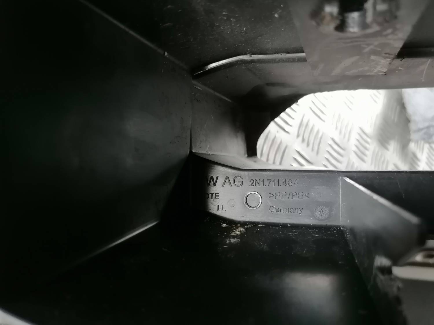 Centrālās konsoles (apdares) vidēja daļa priekš VW CRAFTER 2018 5 Centrālās konsoles (apdares) vidēja daļa priekš VW CRAFTER 2018