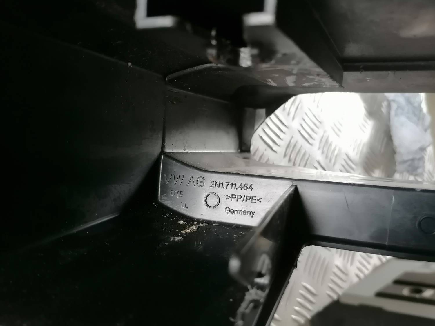 Centrālās konsoles (apdares) vidēja daļa priekš VW CRAFTER 2018 6 Centrālās konsoles (apdares) vidēja daļa priekš VW CRAFTER 2018