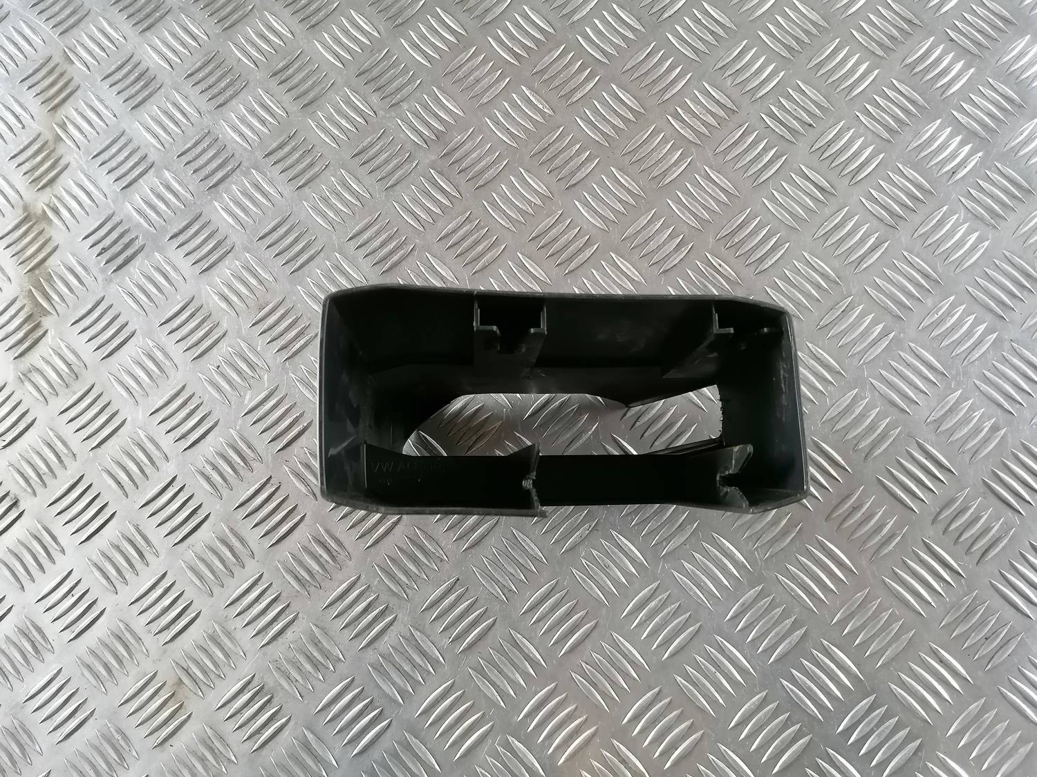 Centrālās konsoles (apdares) vidēja daļa priekš VW CRAFTER 2018 1 Centrālās konsoles (apdares) vidēja daļa priekš VW CRAFTER 2018