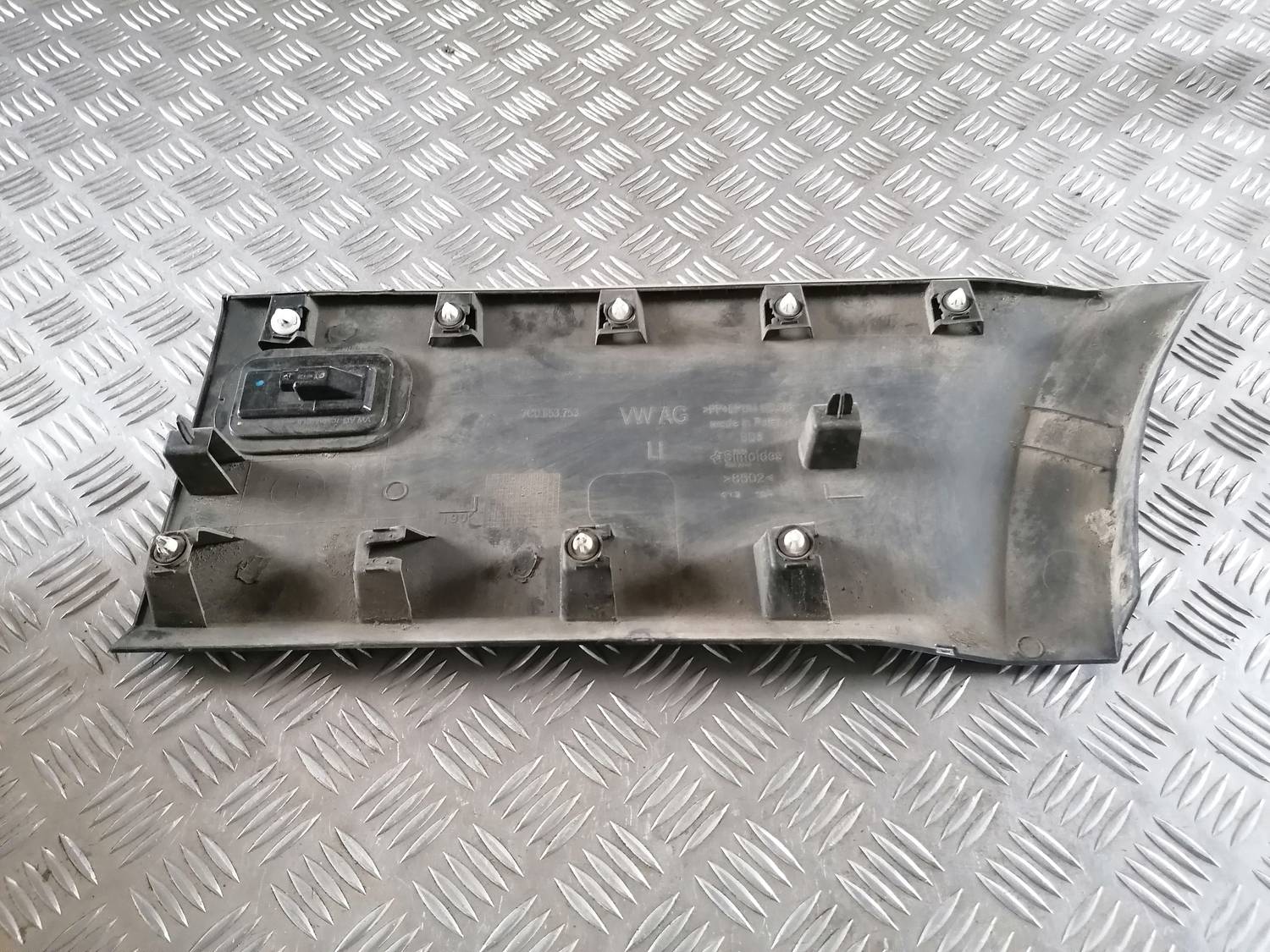 Aizmugurēja spārna uzlika (moldings) priekš VW CRAFTER 2018