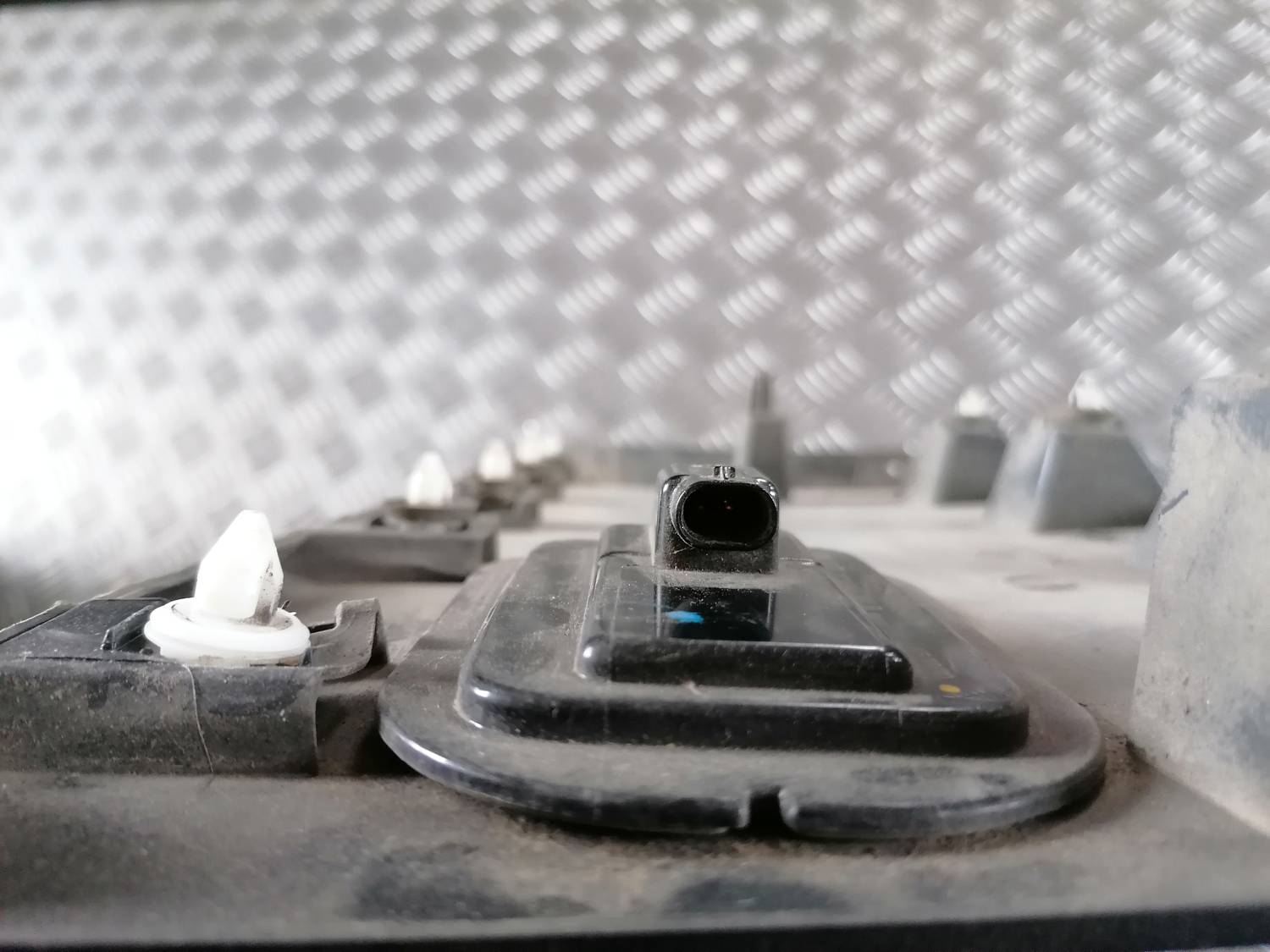 Aizmugurēja spārna uzlika (moldings) priekš VW CRAFTER 2018