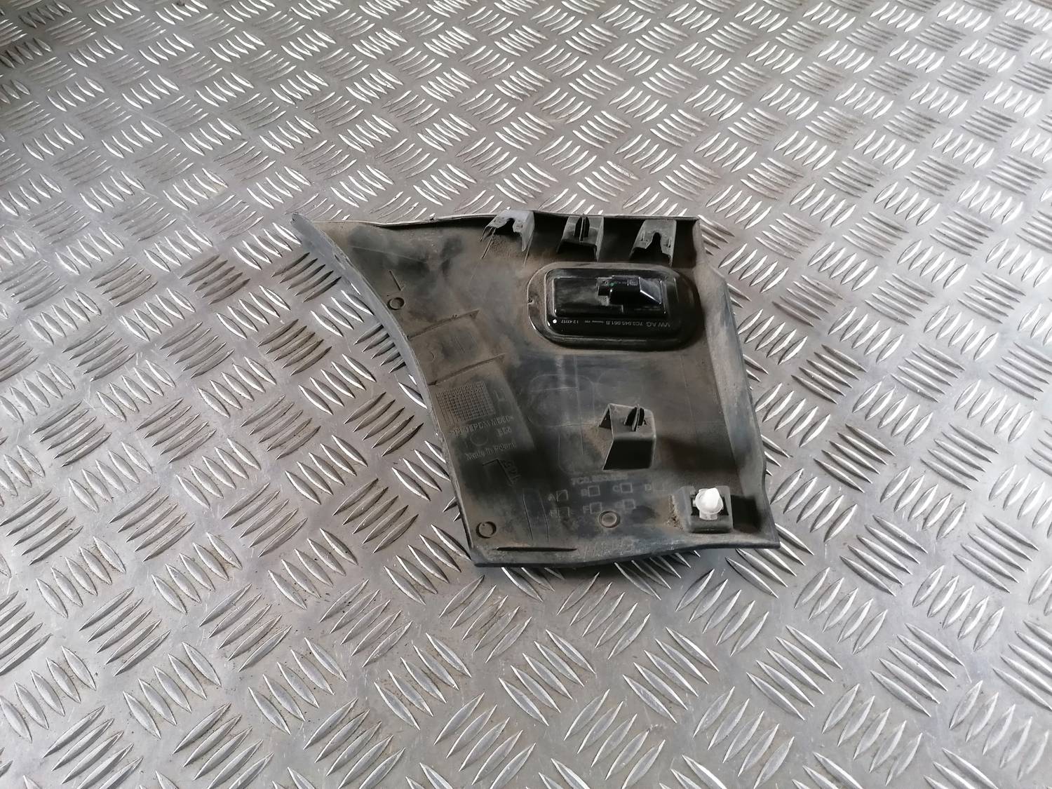 Aizmugurēja spārna uzlika (moldings) priekš VW CRAFTER 2018 2 Aizmugurēja spārna uzlika (moldings) priekš VW CRAFTER 2018