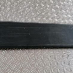 Aizmugurējo labo durvju moldings priekš VW CRAFTER 2018