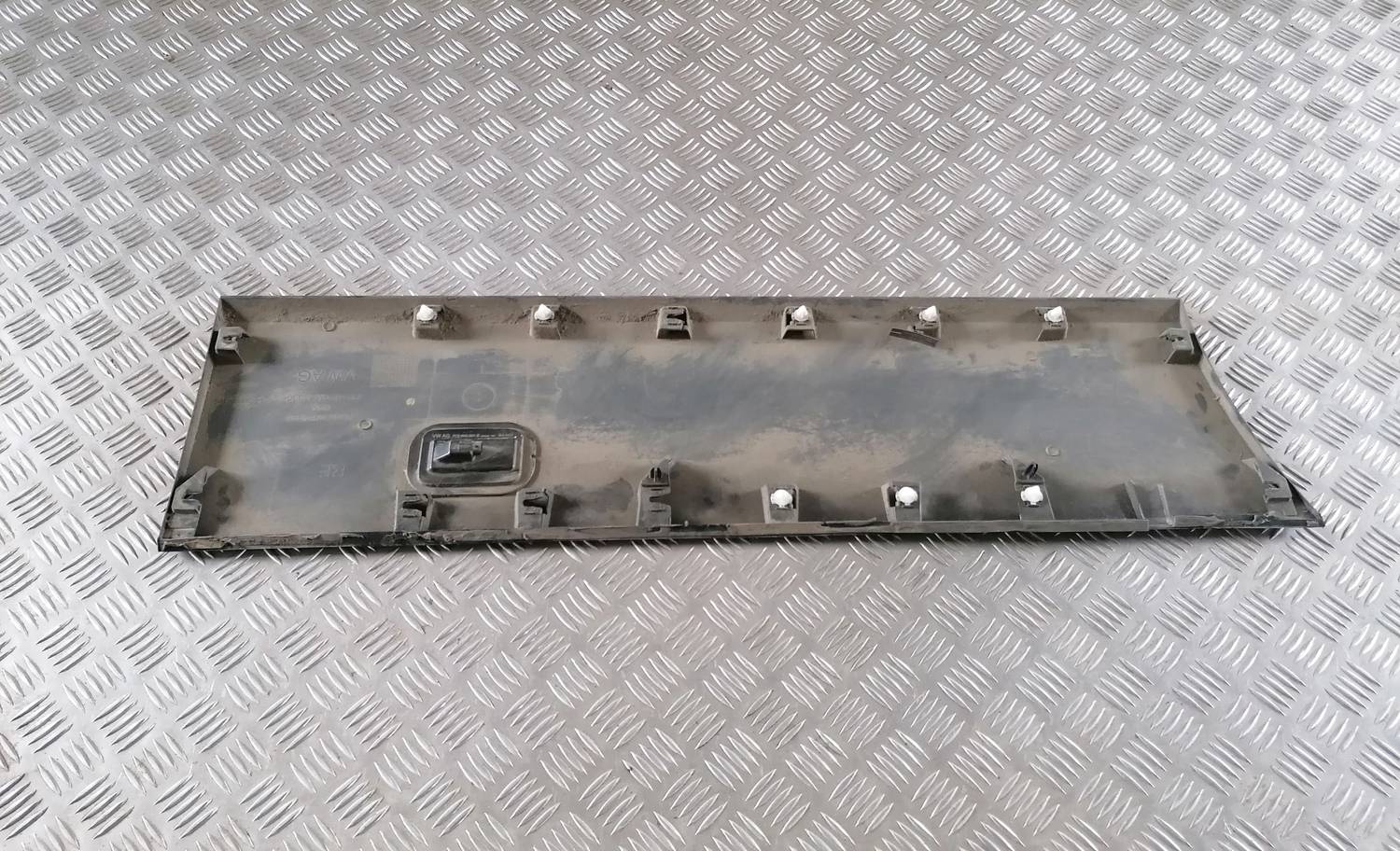 Priekšējo labo durvju moldings priekš VW CRAFTER 2018