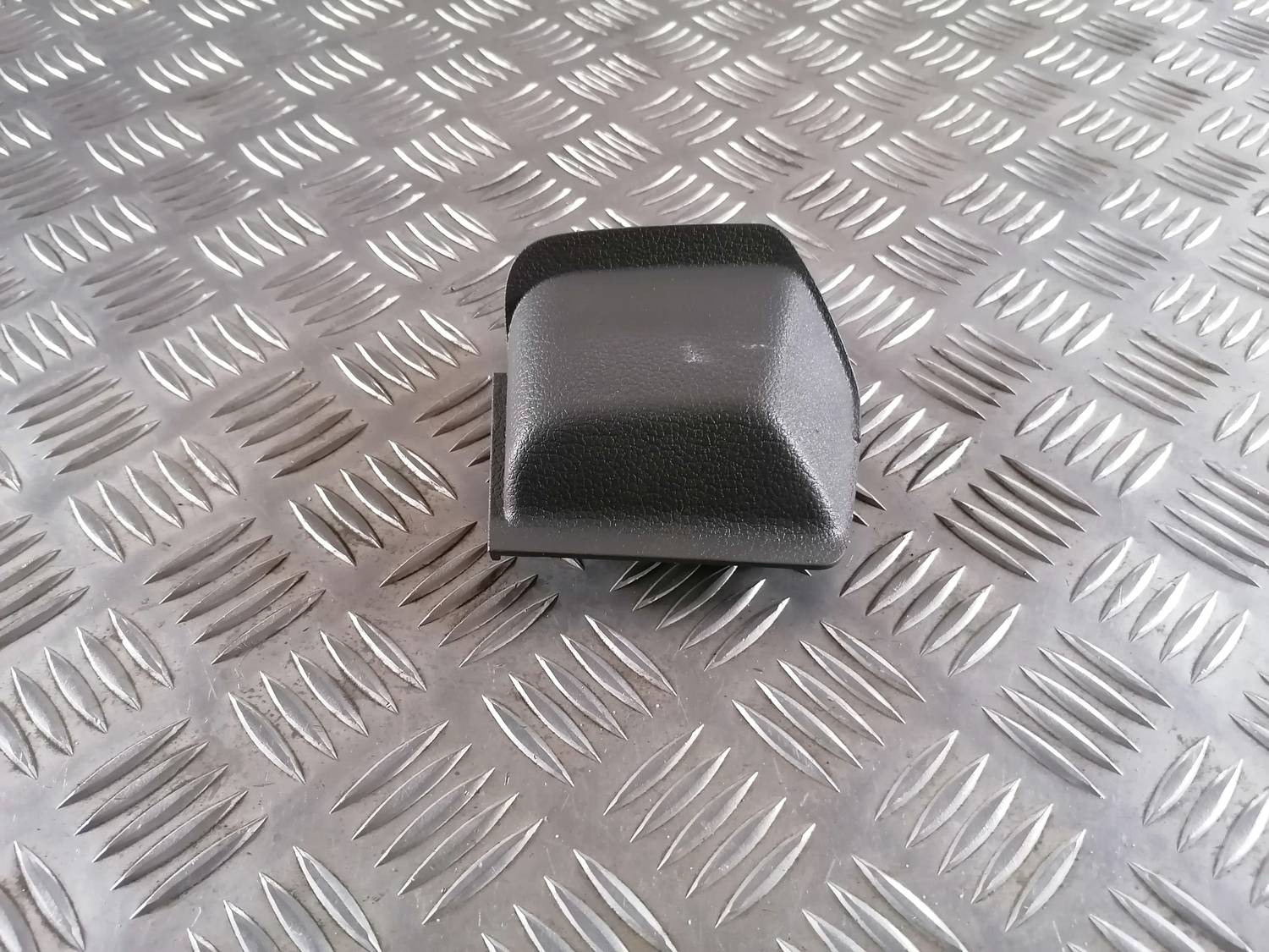 Mērinstrumentu paneļa sānu apdare priekš VW CRAFTER 2018 1 Mērinstrumentu paneļa sānu apdare priekš VW CRAFTER 2018