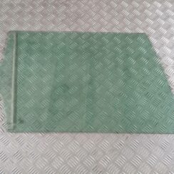 Priekšējo kreiso durvju stikls priekš VW CRAFTER 2018