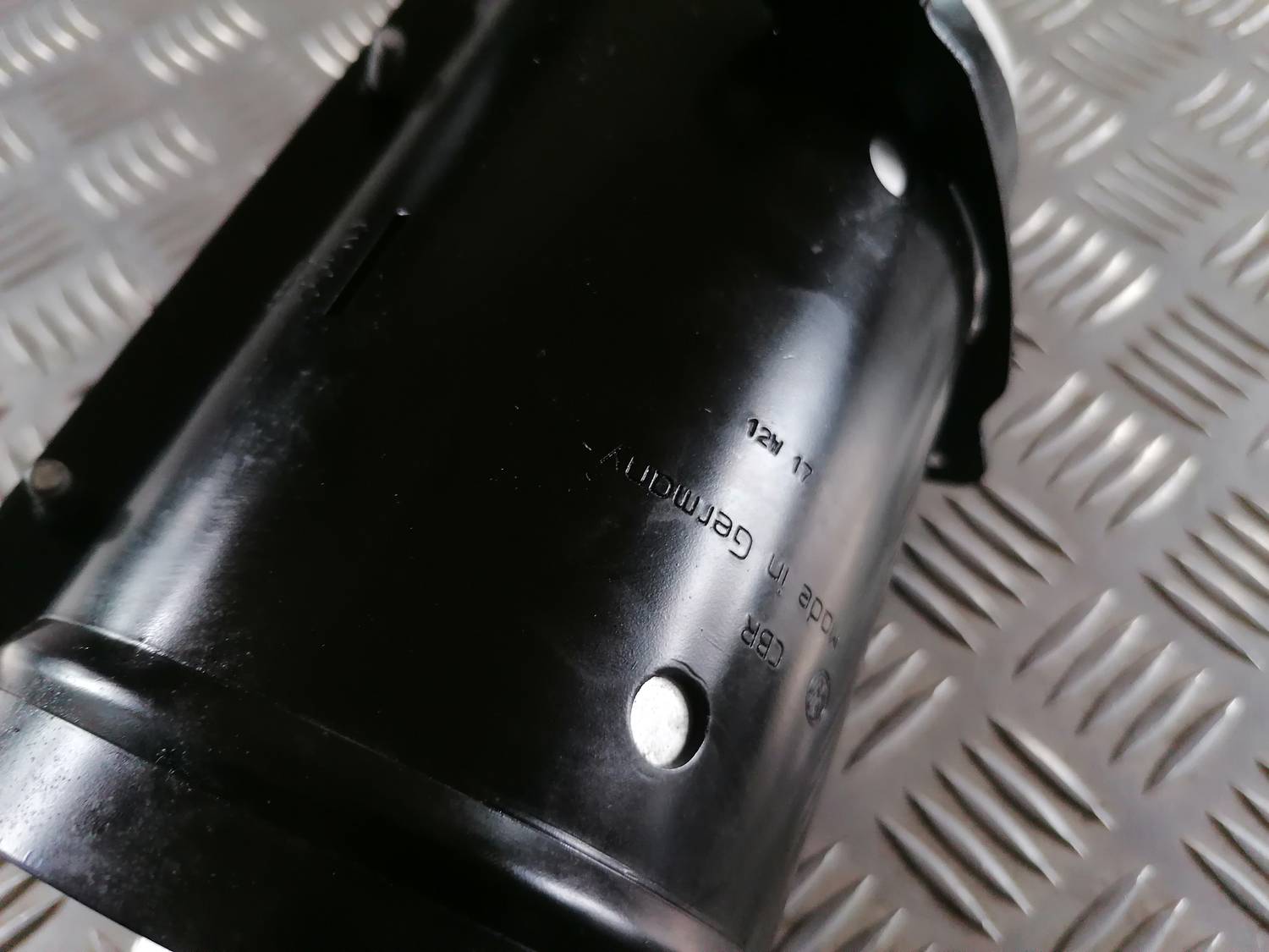 Degvielas filtra korpuss priekš VW CRAFTER 2018 4 Degvielas filtra korpuss priekš VW CRAFTER 2018