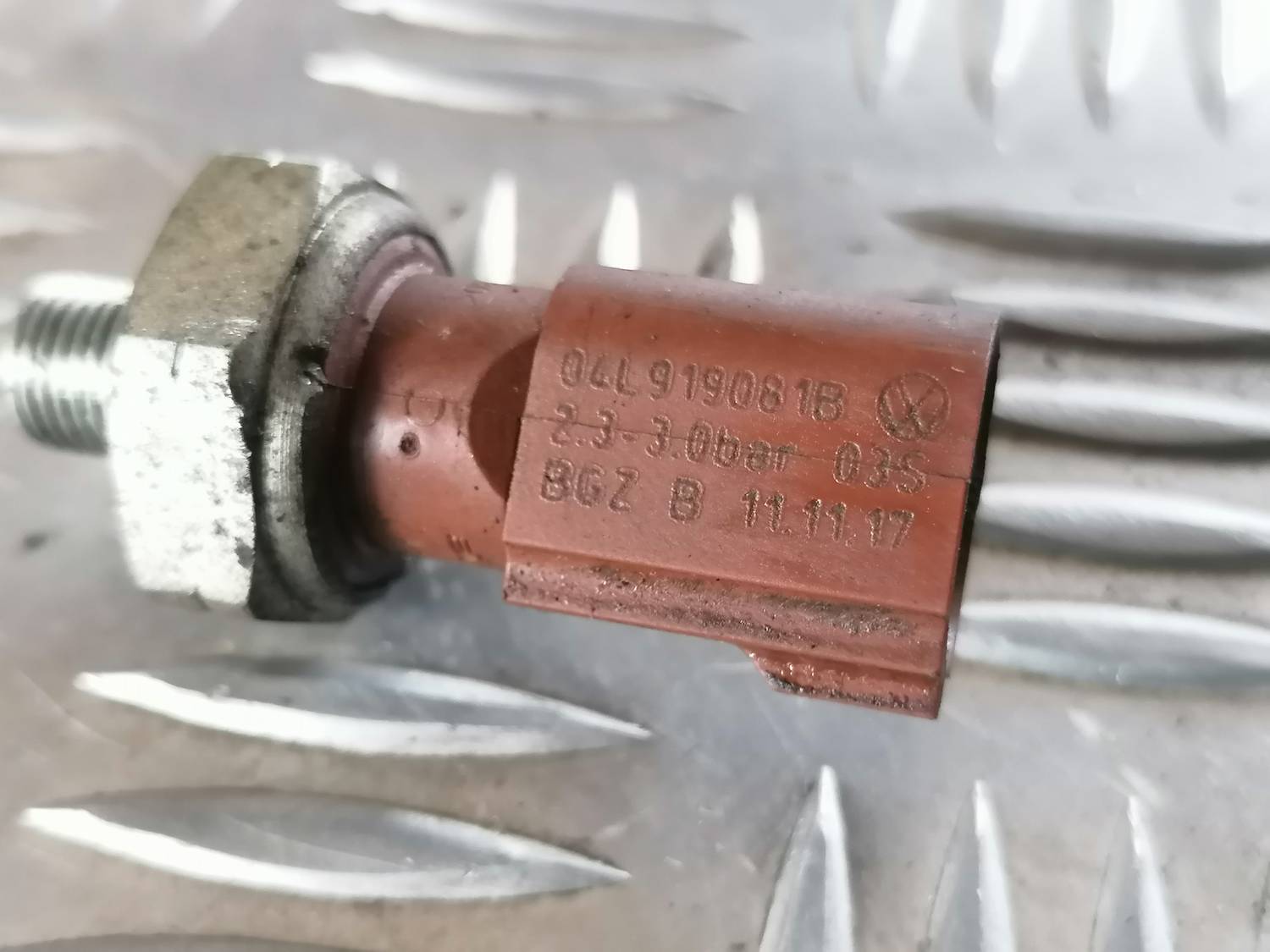 Eļļas spiediena regulēšanas devējs priekš VW CRAFTER 2018