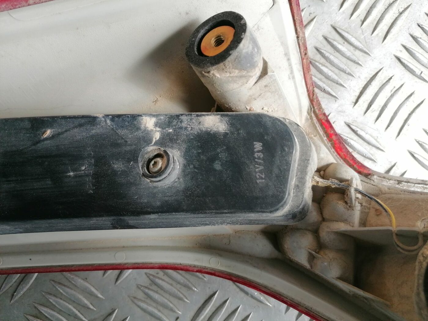 Aizmugurējais kreisais lukturis priekš VOLVO V70 2009 6 Aizmugurējais kreisais lukturis priekš VOLVO V70 2009