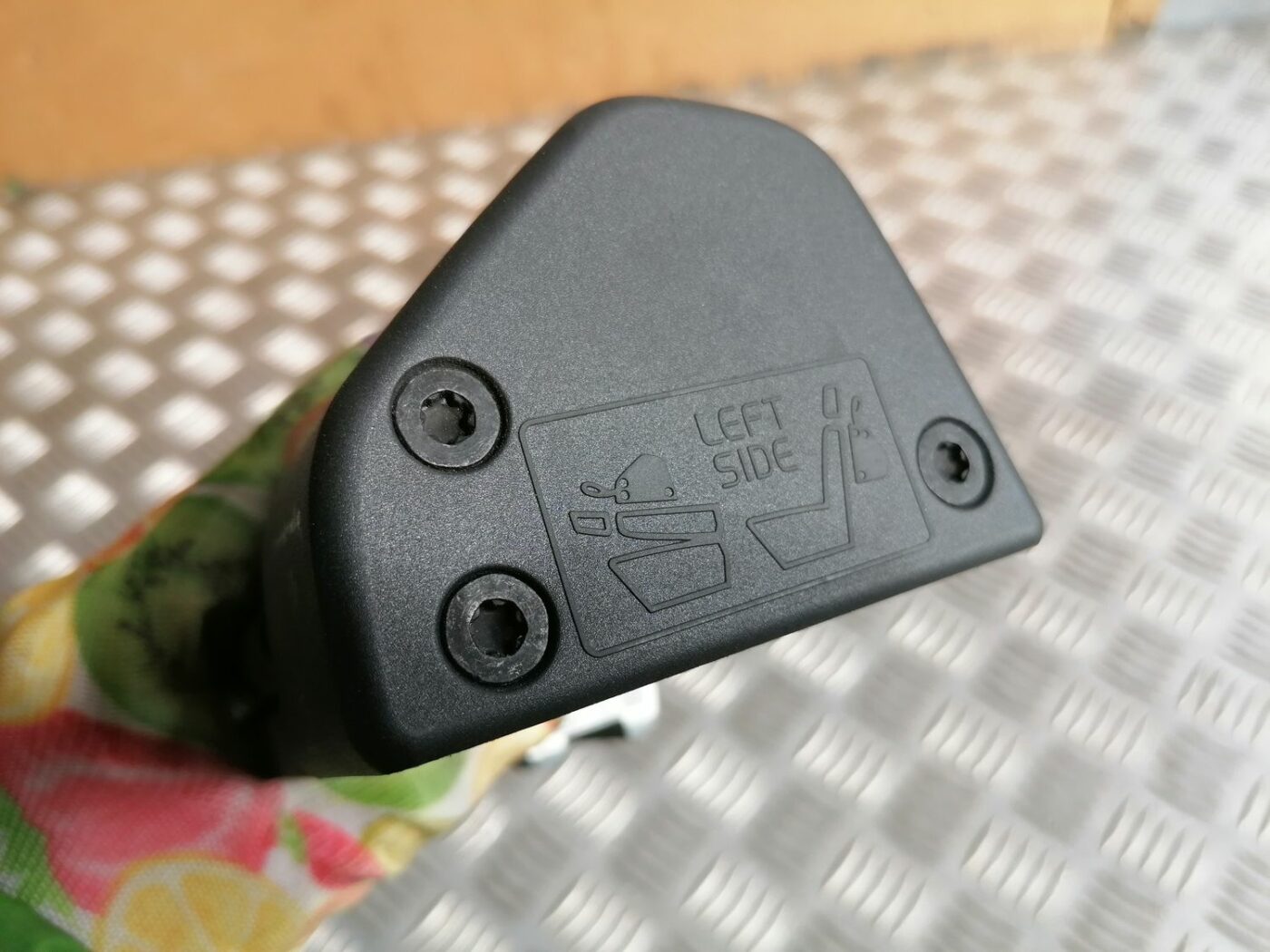 Bagāžnieka nodalījuma tīkls priekš VOLVO V70 2009 6 Bagāžnieka nodalījuma tīkls priekš VOLVO V70 2009