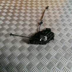 Aizmugurējo labo durvju slēdzene priekš VOLVO V70 2009