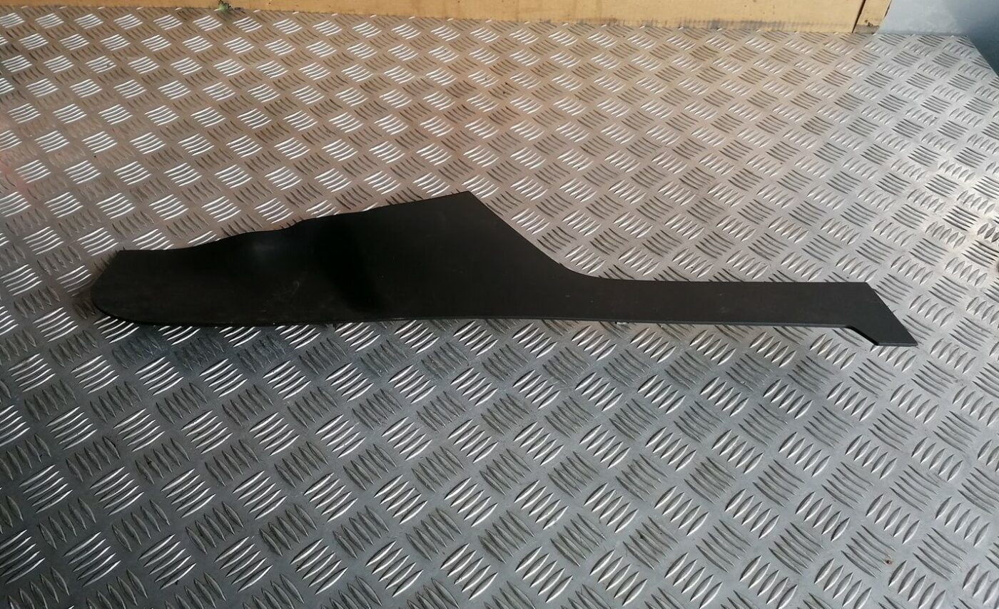 Centrālās konsoles (apdares) sānu panelis priekš VOLVO V70 2009 1 Centrālās konsoles (apdares) sānu panelis priekš VOLVO V70 2009