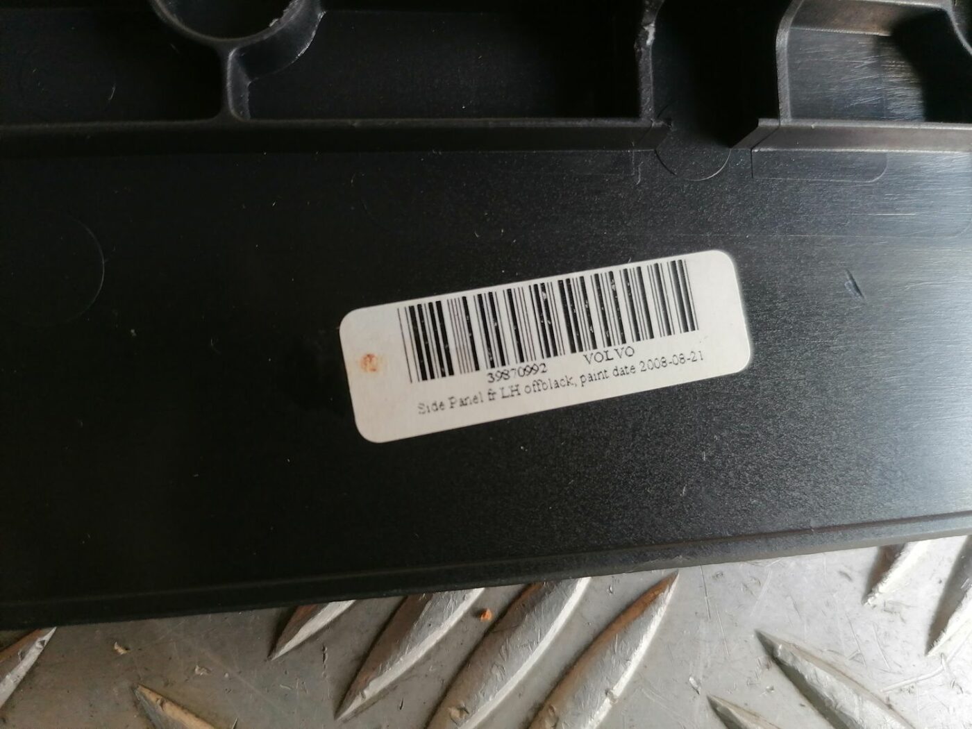 Centrālās konsoles (apdares) sānu panelis priekš VOLVO V70 2009 4 Centrālās konsoles (apdares) sānu panelis priekš VOLVO V70 2009