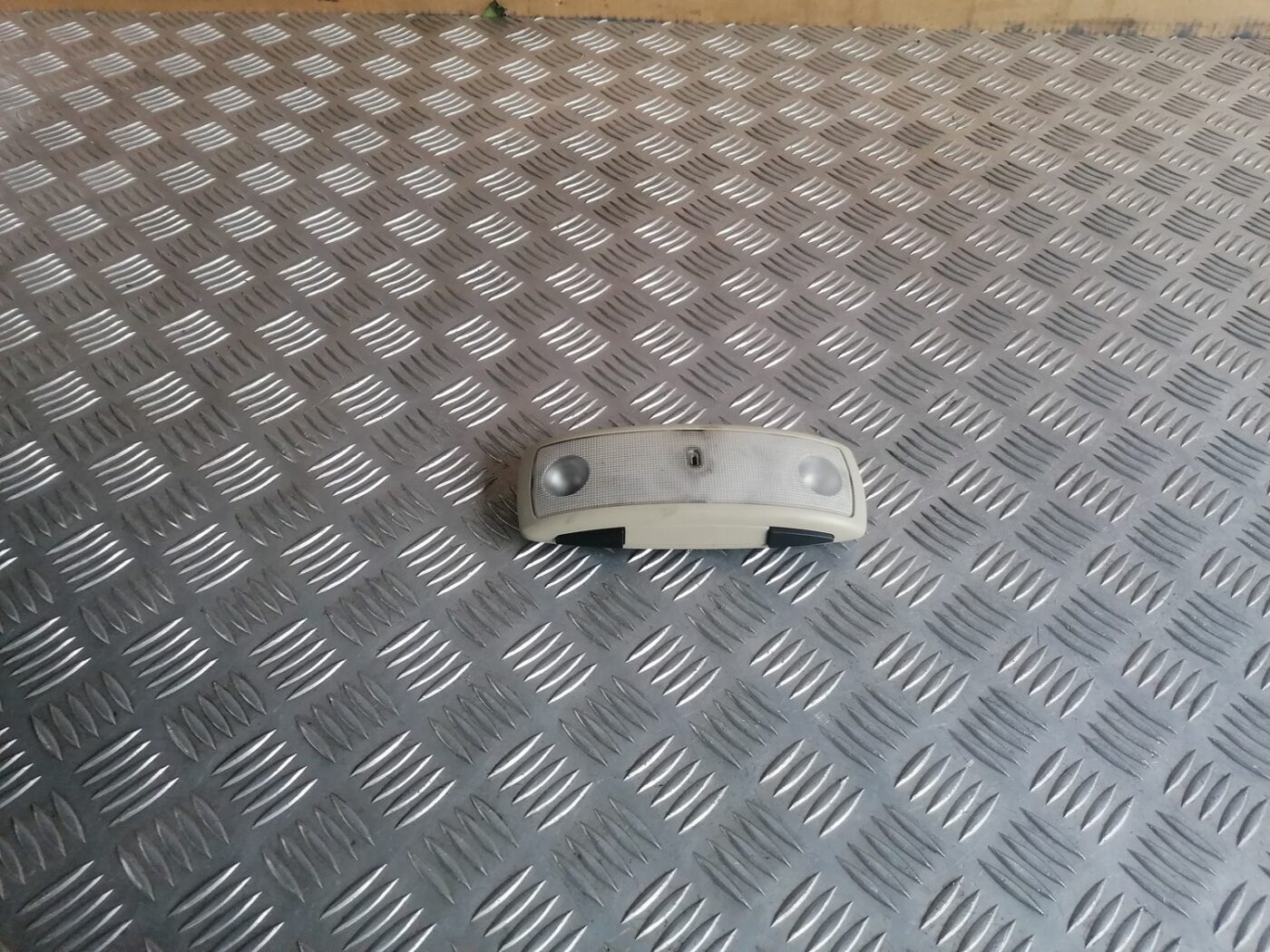 Aizmugurējo sēdvietu apgaismojums priekš VOLVO V70 2009