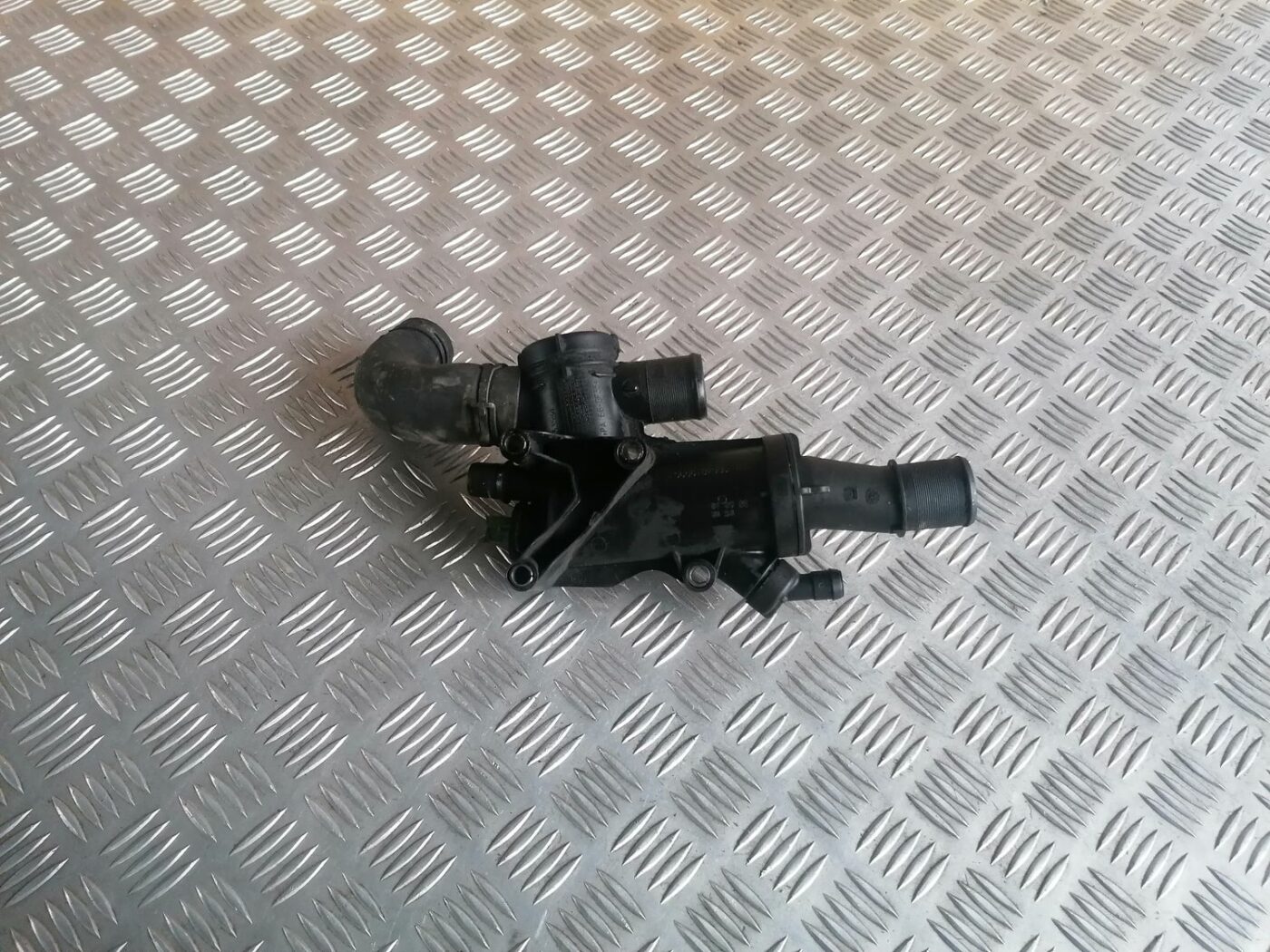 Termostata korpuss priekš VOLVO V70 2009