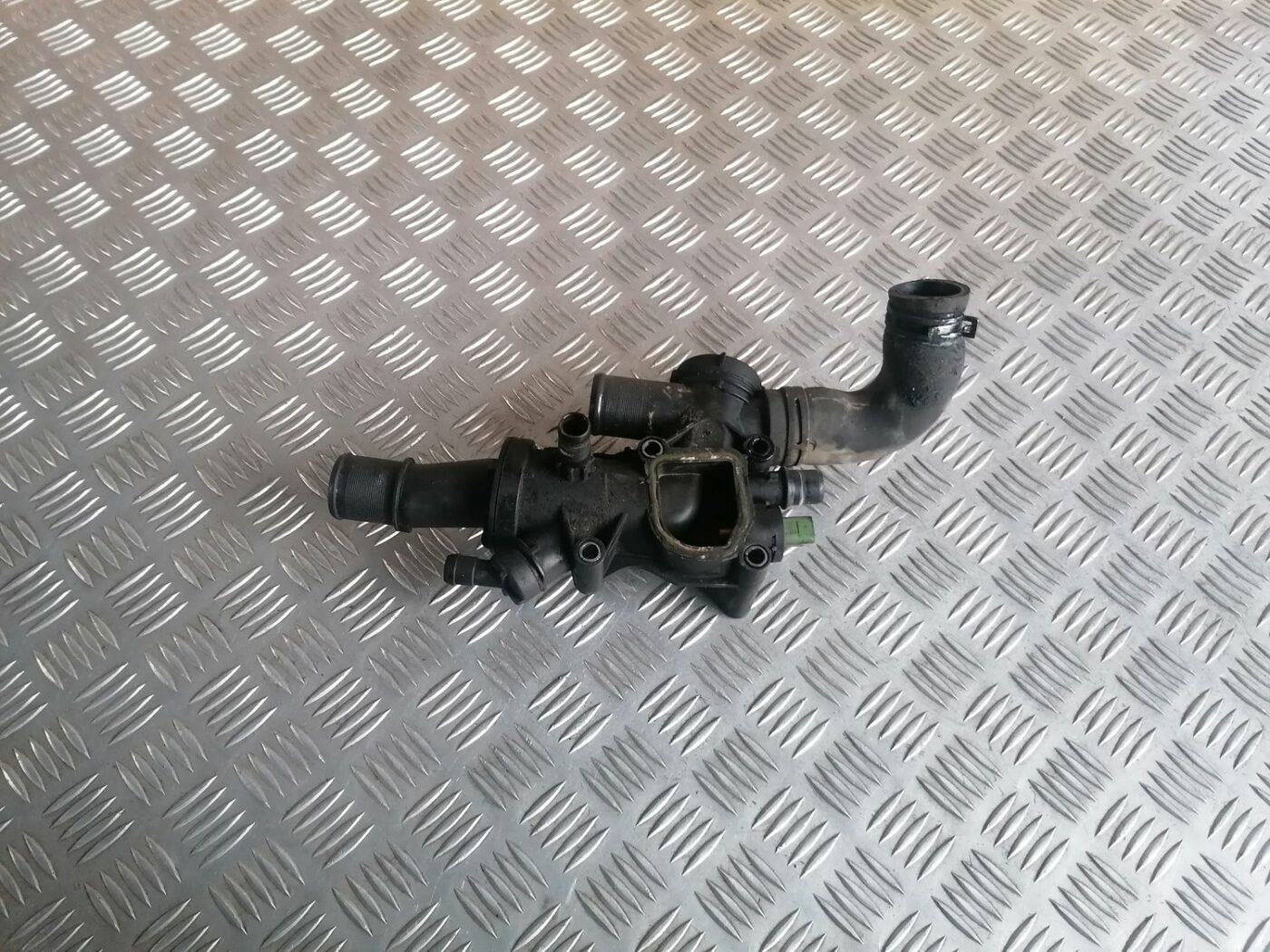 Termostata korpuss priekš VOLVO V70 2009