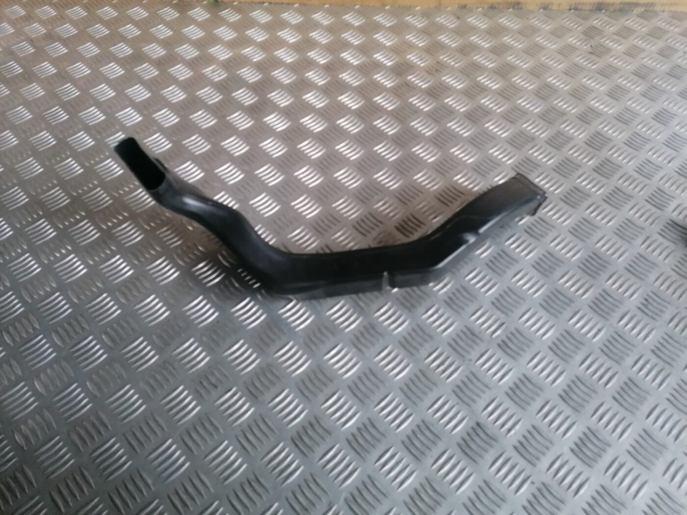 Salona gaisa vads priekš VOLVO V70 2009 2 Salona gaisa vads priekš VOLVO V70 2009