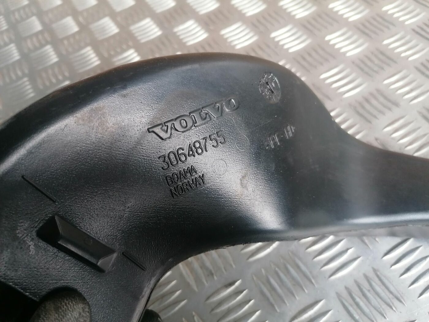 Salona gaisa vads priekš VOLVO V70 2009 3 Salona gaisa vads priekš VOLVO V70 2009