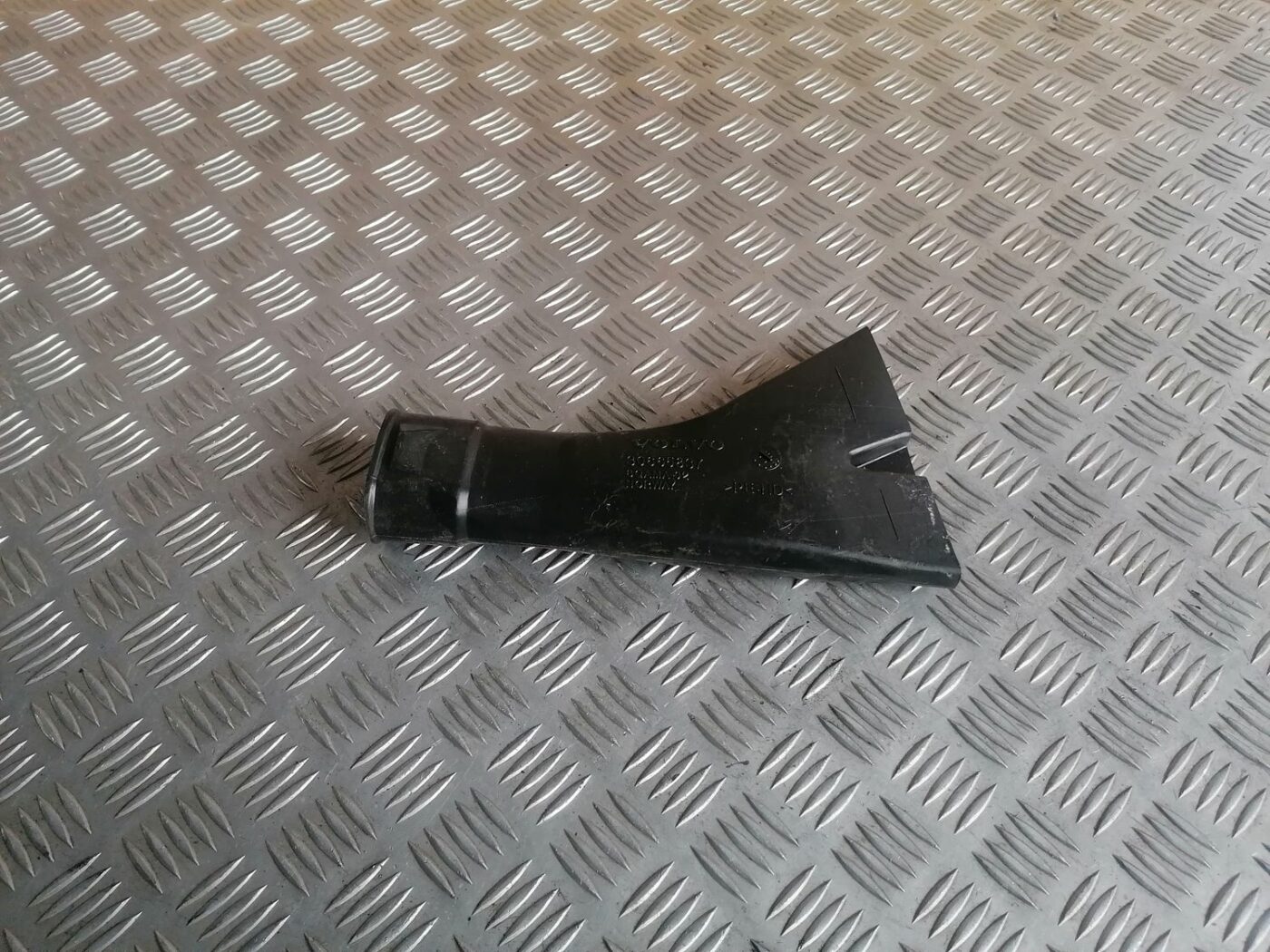 Salona gaisa vads priekš VOLVO V70 2009