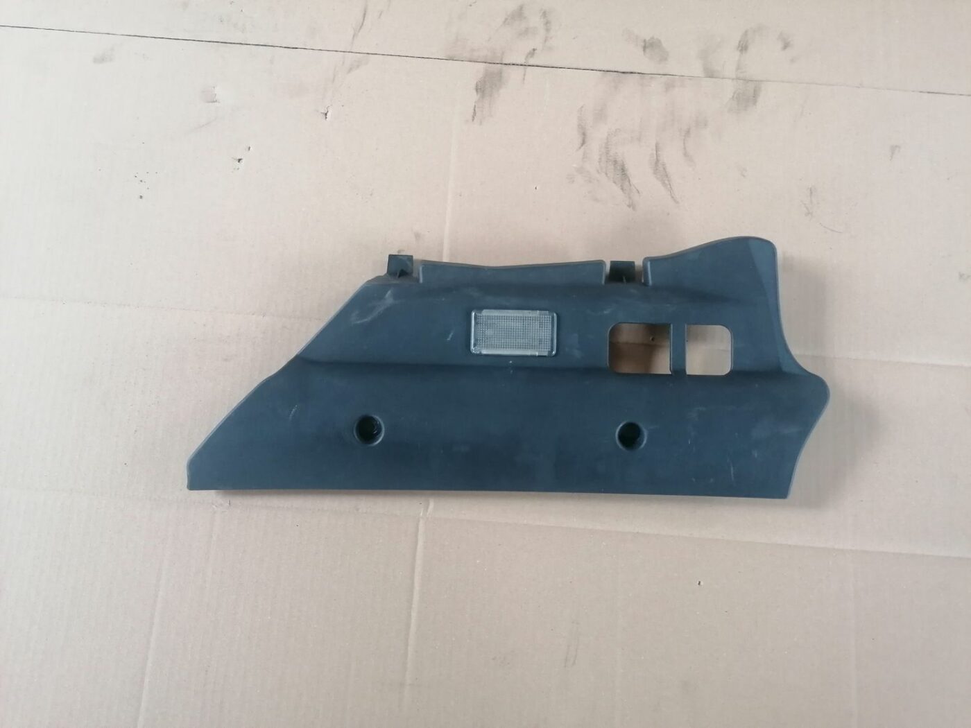 Mērinstrumentu paneļa apakšēja apdare priekš VOLVO V70 2009