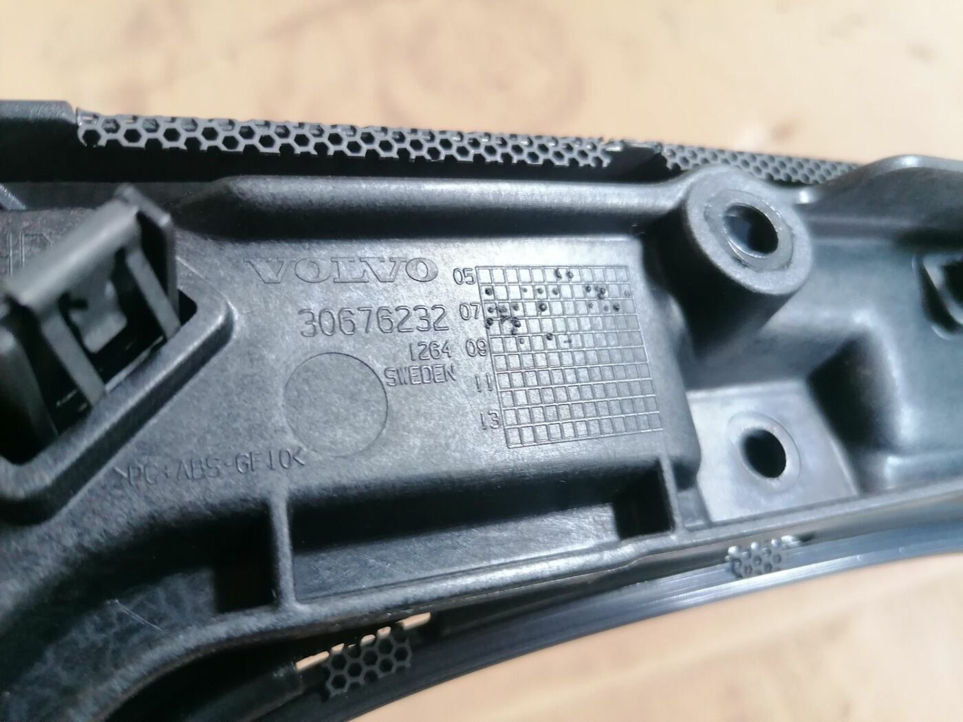 Mērinstrumentu paneļa skaļruņa apdare priekš VOLVO V70 2009