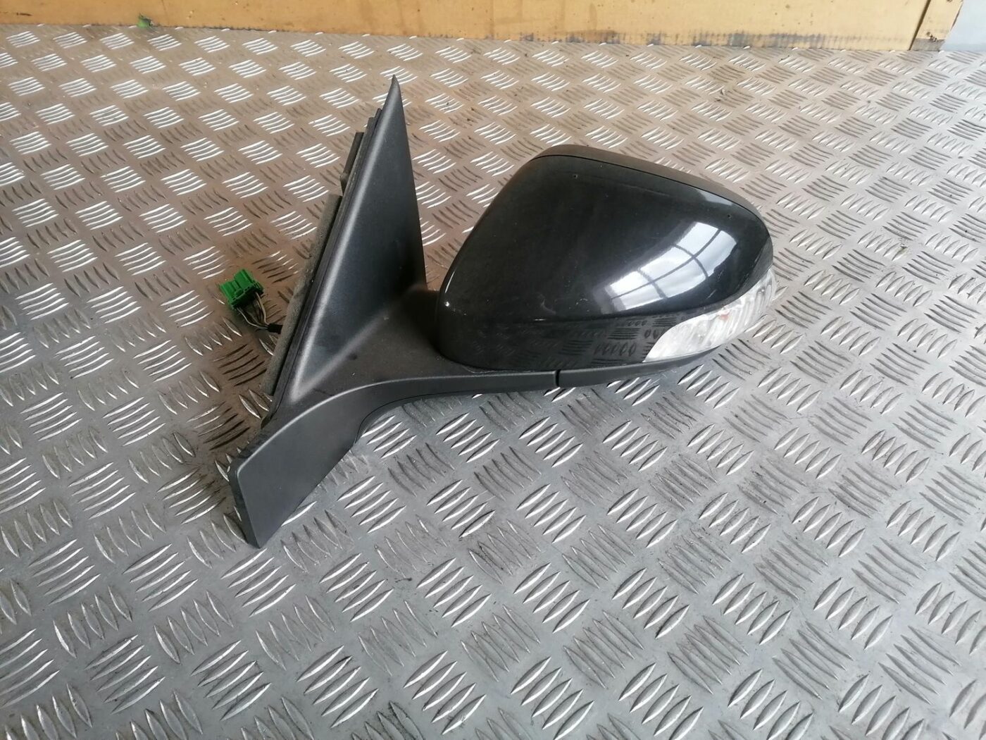 Ārējais spogulis, pa kreisi priekš VOLVO V70 2009 1 Ārējais spogulis, pa kreisi priekš VOLVO V70 2009