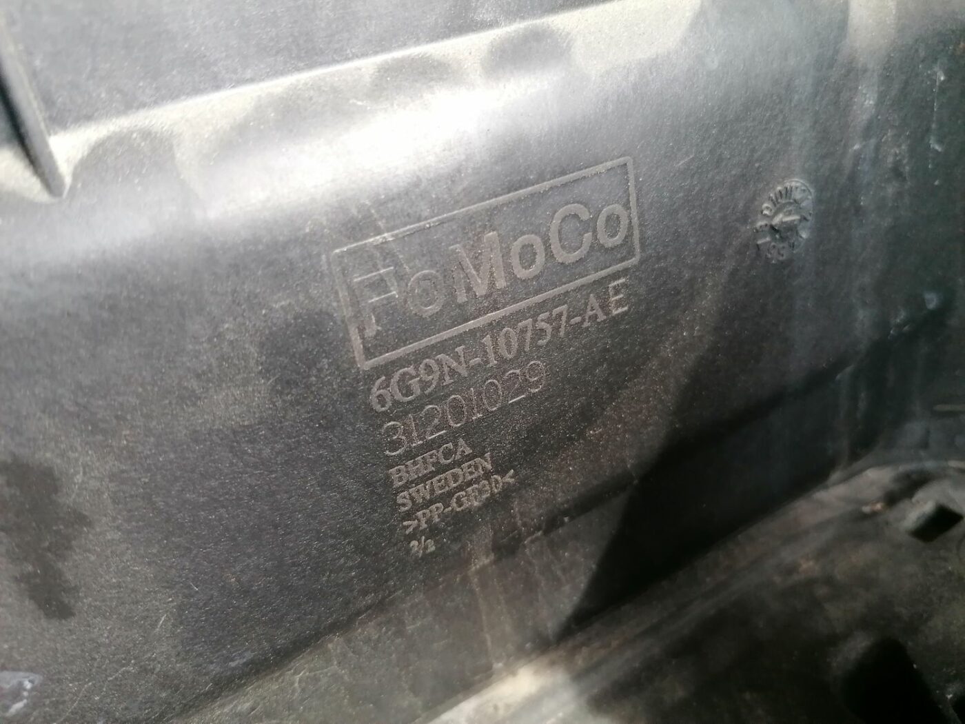 Akumulatora stiprināšanas korpuss priekš VOLVO V70 2009 3 Akumulatora stiprināšanas korpuss priekš VOLVO V70 2009