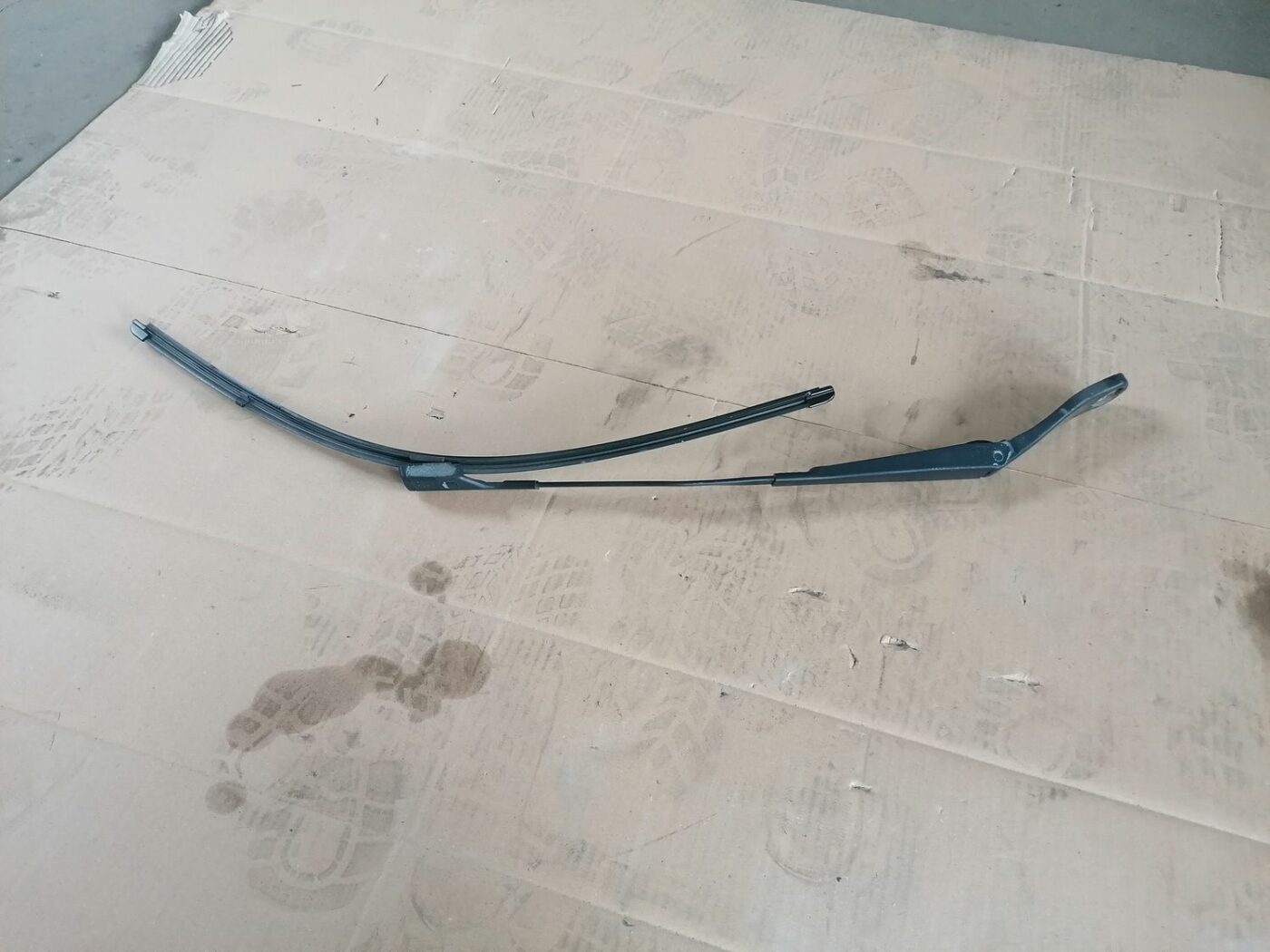 Vējstikla slotiņa priekš VOLVO V70 2009