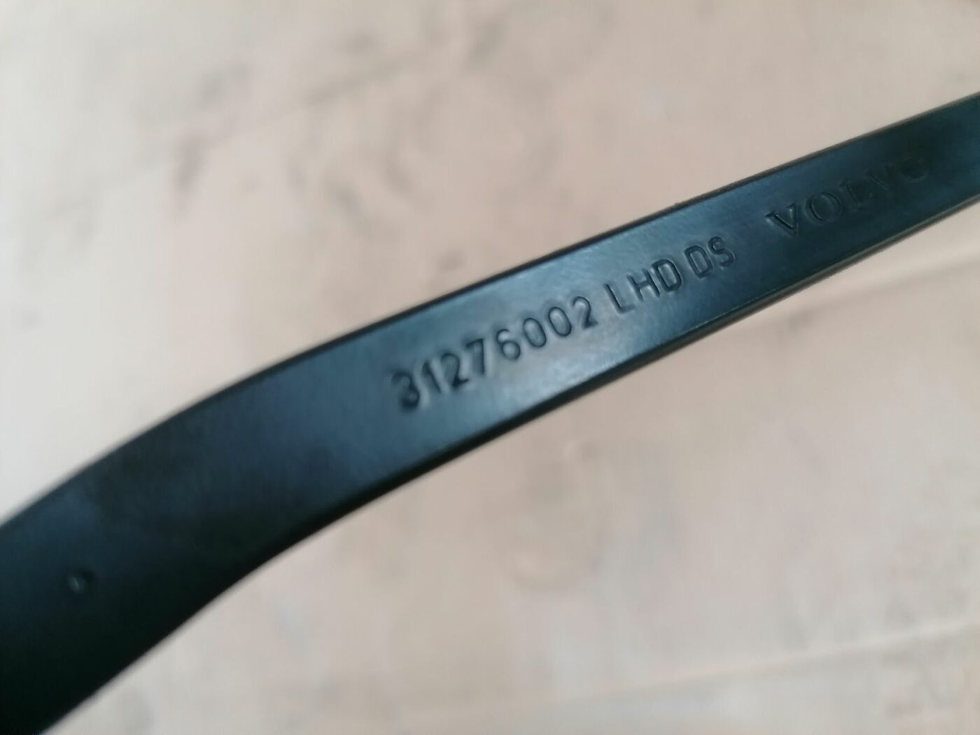 Vējstikla slotiņa priekš VOLVO V70 2009