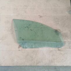 Priekšējo labo durvju stikls priekš VOLVO V70 2009