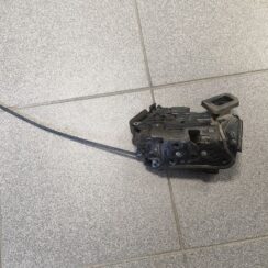 Priekšējo labo durvju slēdzene priekš VW CRAFTER 2018