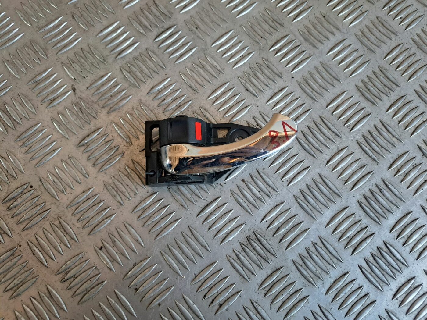 Salona durvju rokturis, aizmugures kreisais priekš TOYOTA RAV 4 2006