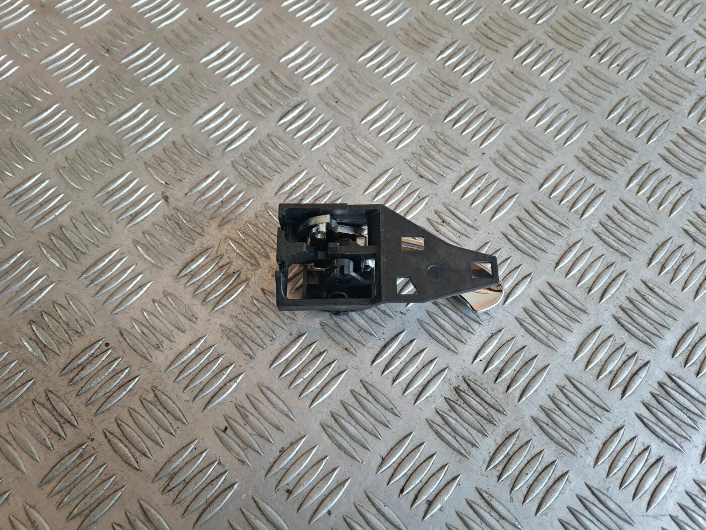 Salona durvju rokturis, priekšējais labais priekš TOYOTA RAV 4 2006