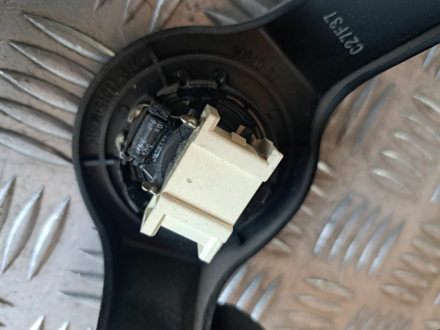 Durvju skaļrunis, augšā priekš TOYOTA RAV 4 2006 3 Durvju skaļrunis, augšā priekš TOYOTA RAV 4 2006