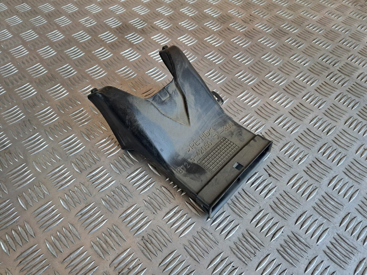 Salona gaisa vads priekš TOYOTA RAV 4 2006