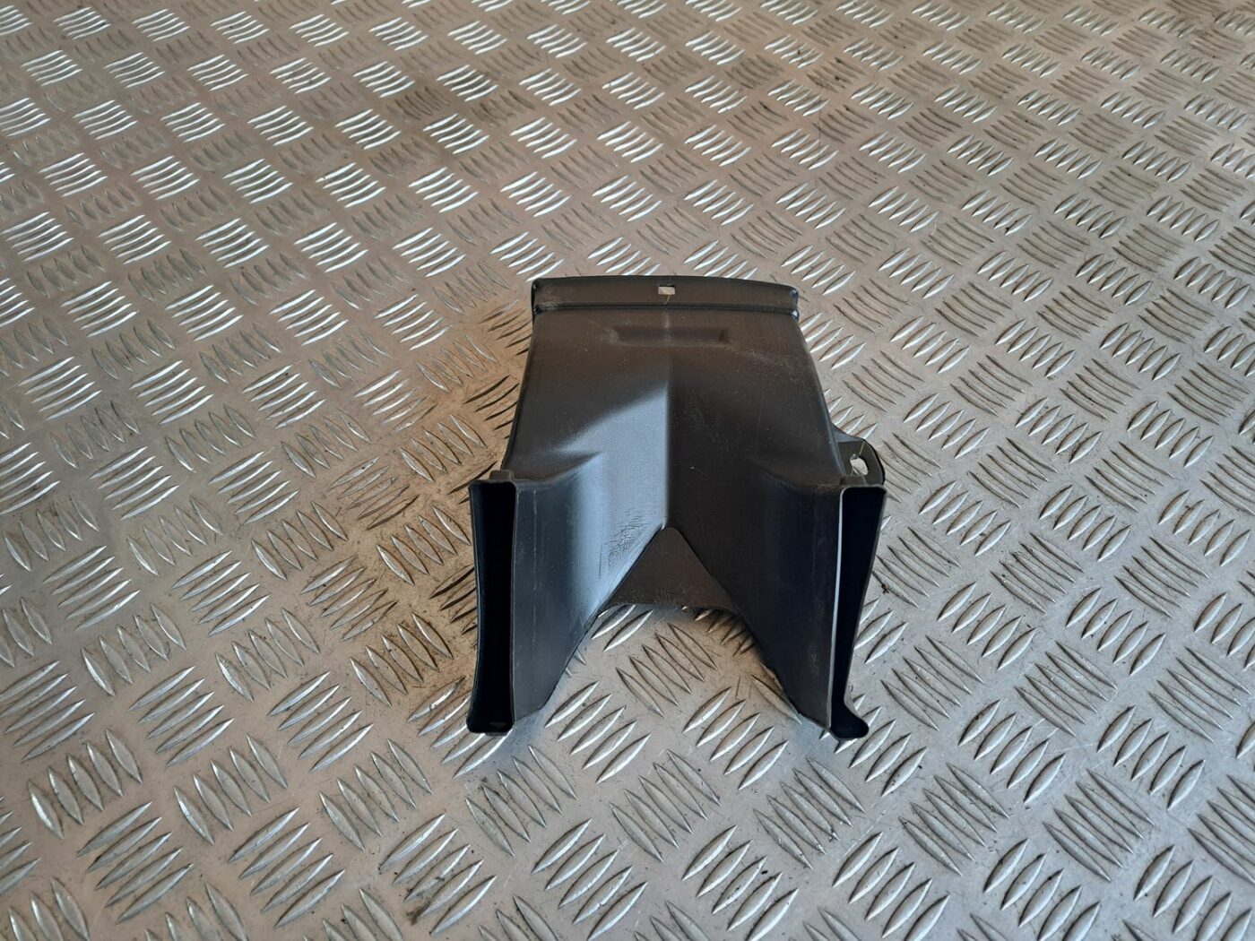 Salona gaisa vads priekš TOYOTA RAV 4 2006