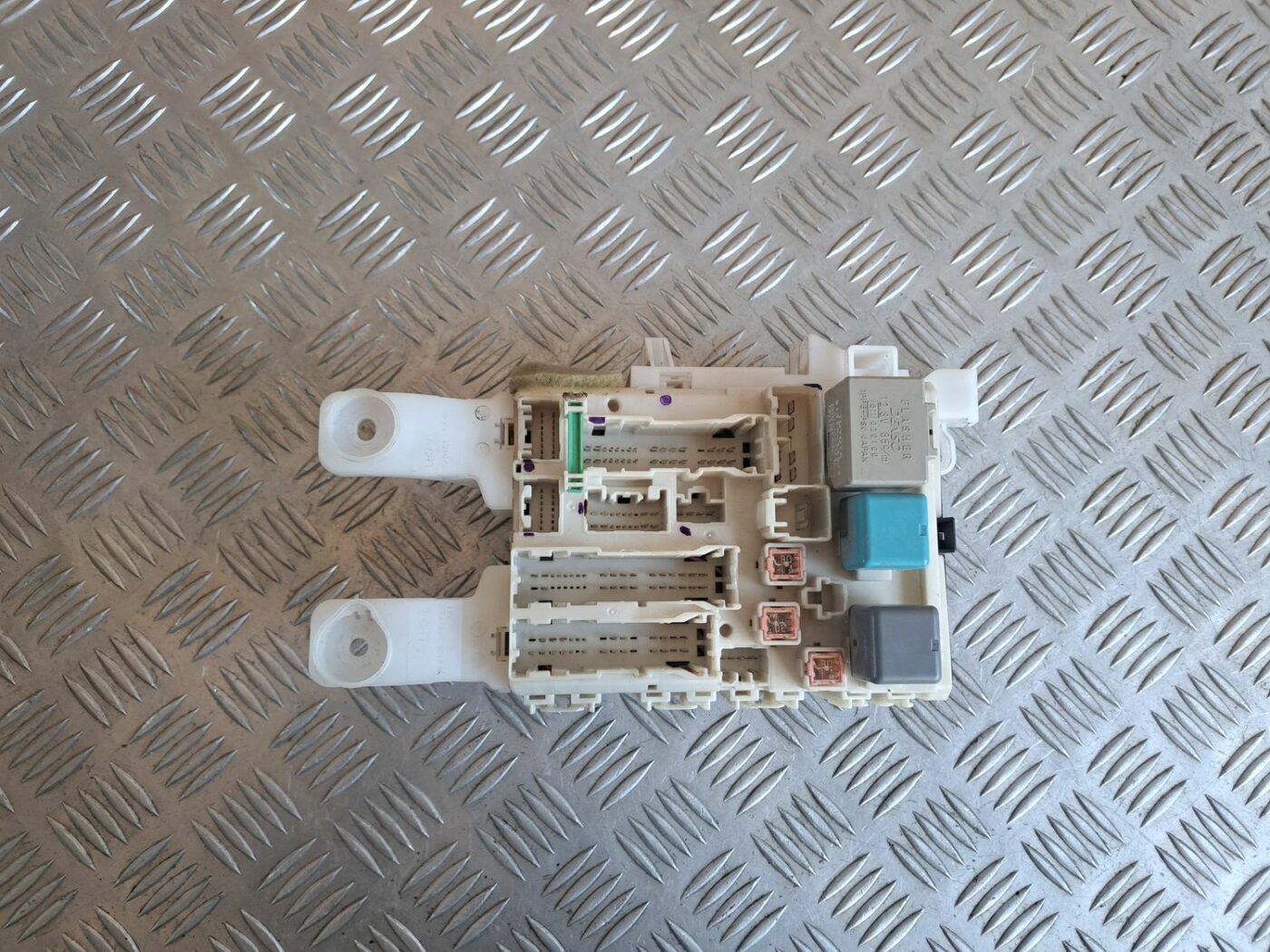 Drošinātāju bloks priekš TOYOTA RAV 4 2006