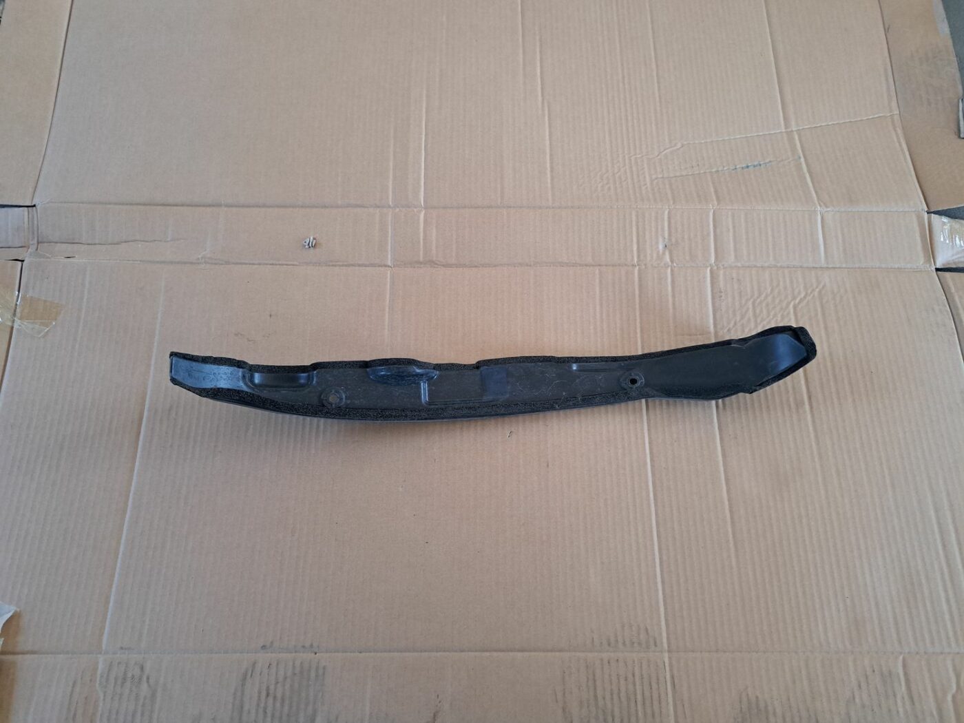 Ieliktņis starp spārnu un durvīm priekš TOYOTA RAV 4 2006