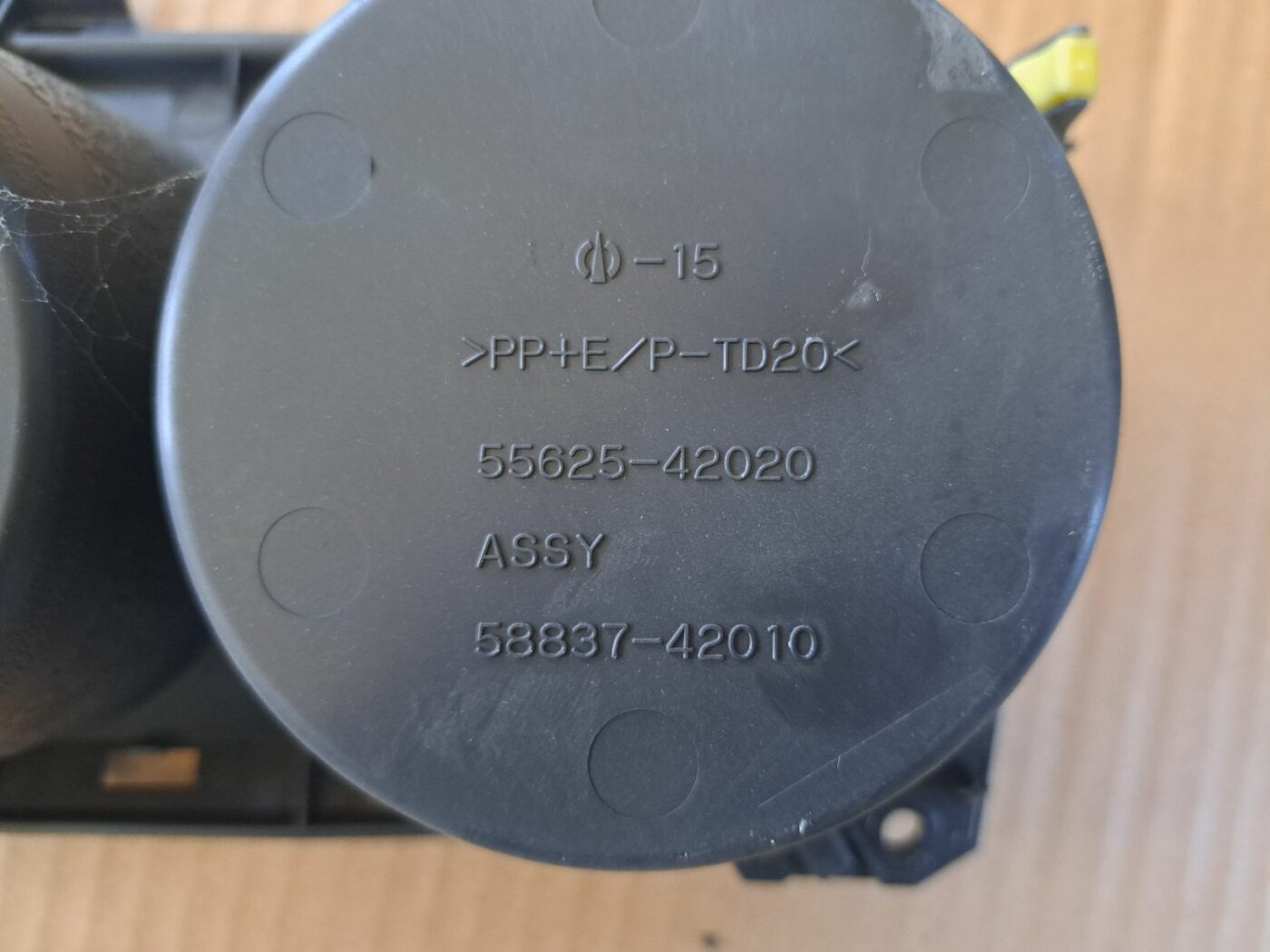 Krūzes turētājs priekš TOYOTA RAV 4 2006