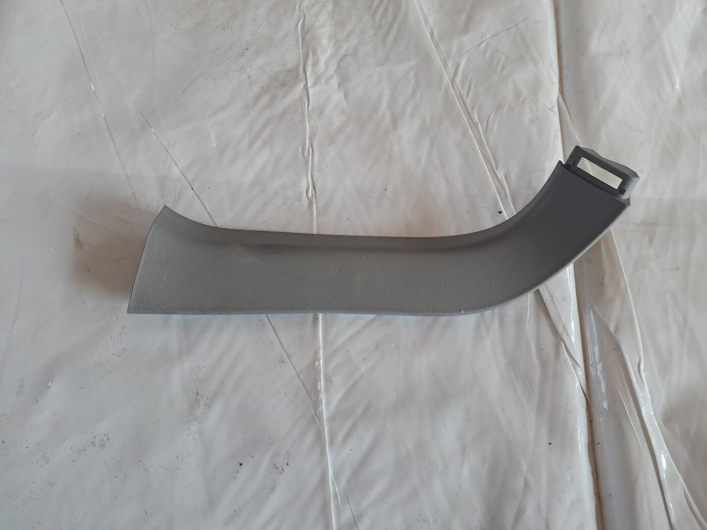 Bagāžnieka vāka apdare priekš TOYOTA RAV 4 2006 1 Bagāžnieka vāka apdare priekš TOYOTA RAV 4 2006