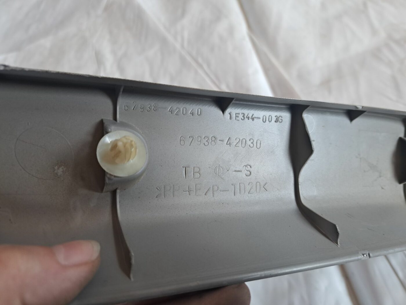 Bagāžnieka vāka apdare priekš TOYOTA RAV 4 2006 4 Bagāžnieka vāka apdare priekš TOYOTA RAV 4 2006