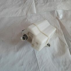 Mazgātāja šķidruma tvertne priekš TOYOTA RAV 4 2006