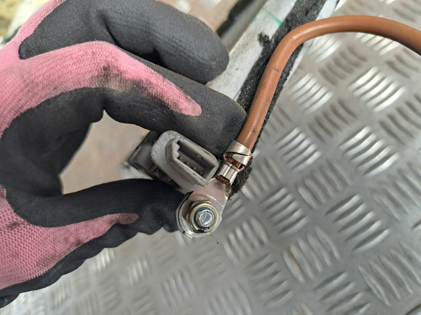 Apsildes sistēmas radiators priekš BMW 525 E60 2004 BLACK 10 Apsildes sistēmas radiators priekš BMW 525 E60 2004 BLACK