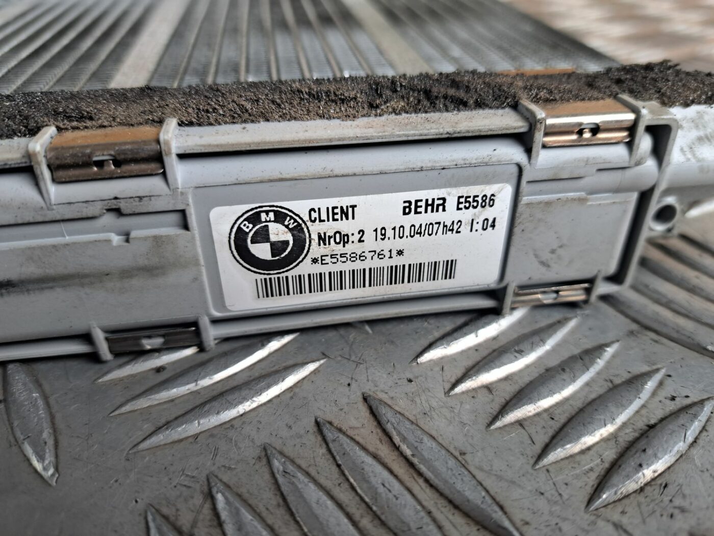 Apsildes sistēmas radiators priekš BMW 525 E60 2004 BLACK 5 Apsildes sistēmas radiators priekš BMW 525 E60 2004 BLACK