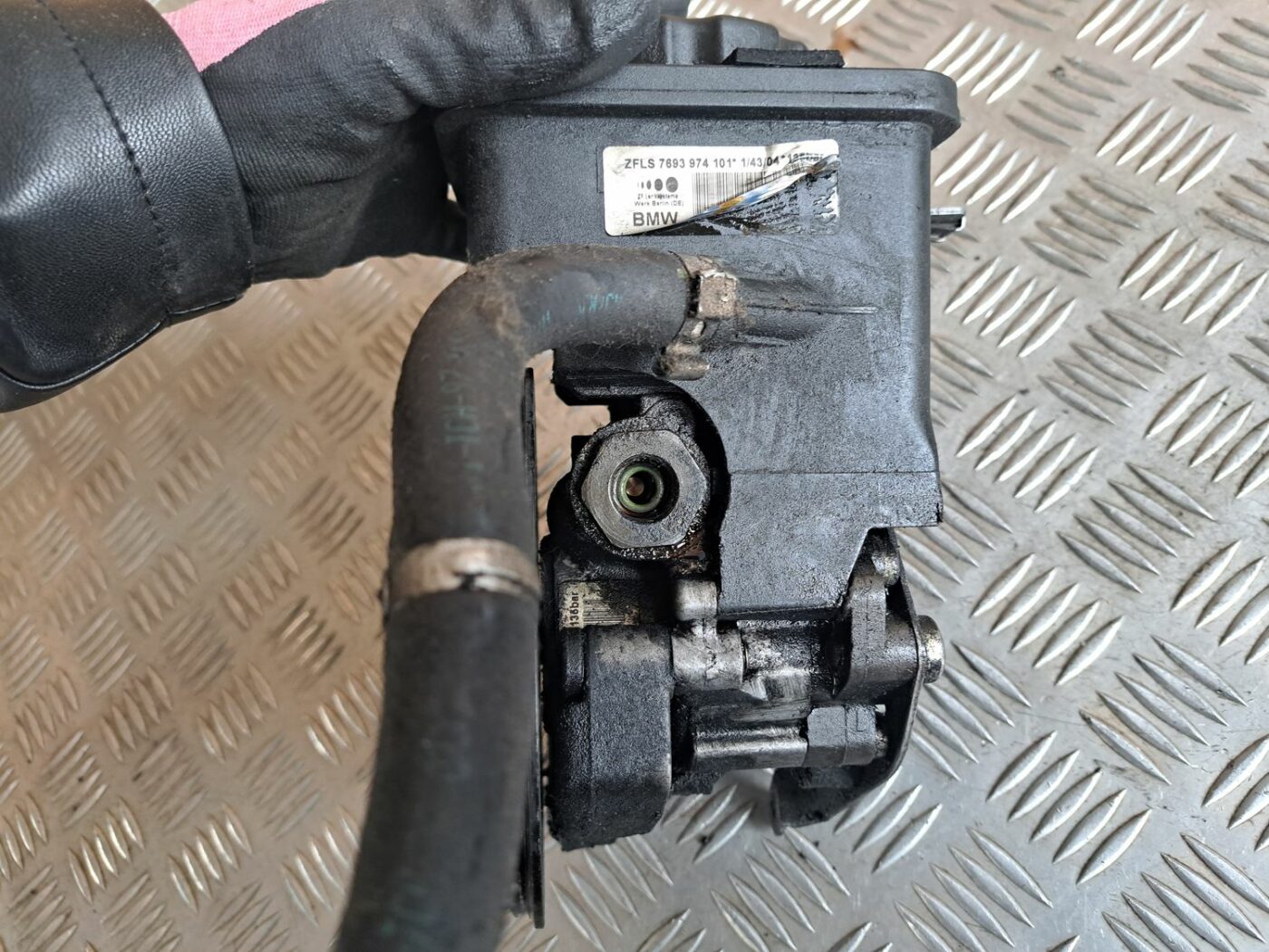 Hidrauliskais pastiprinātājs priekš BMW 525 E60 2004 BLACK