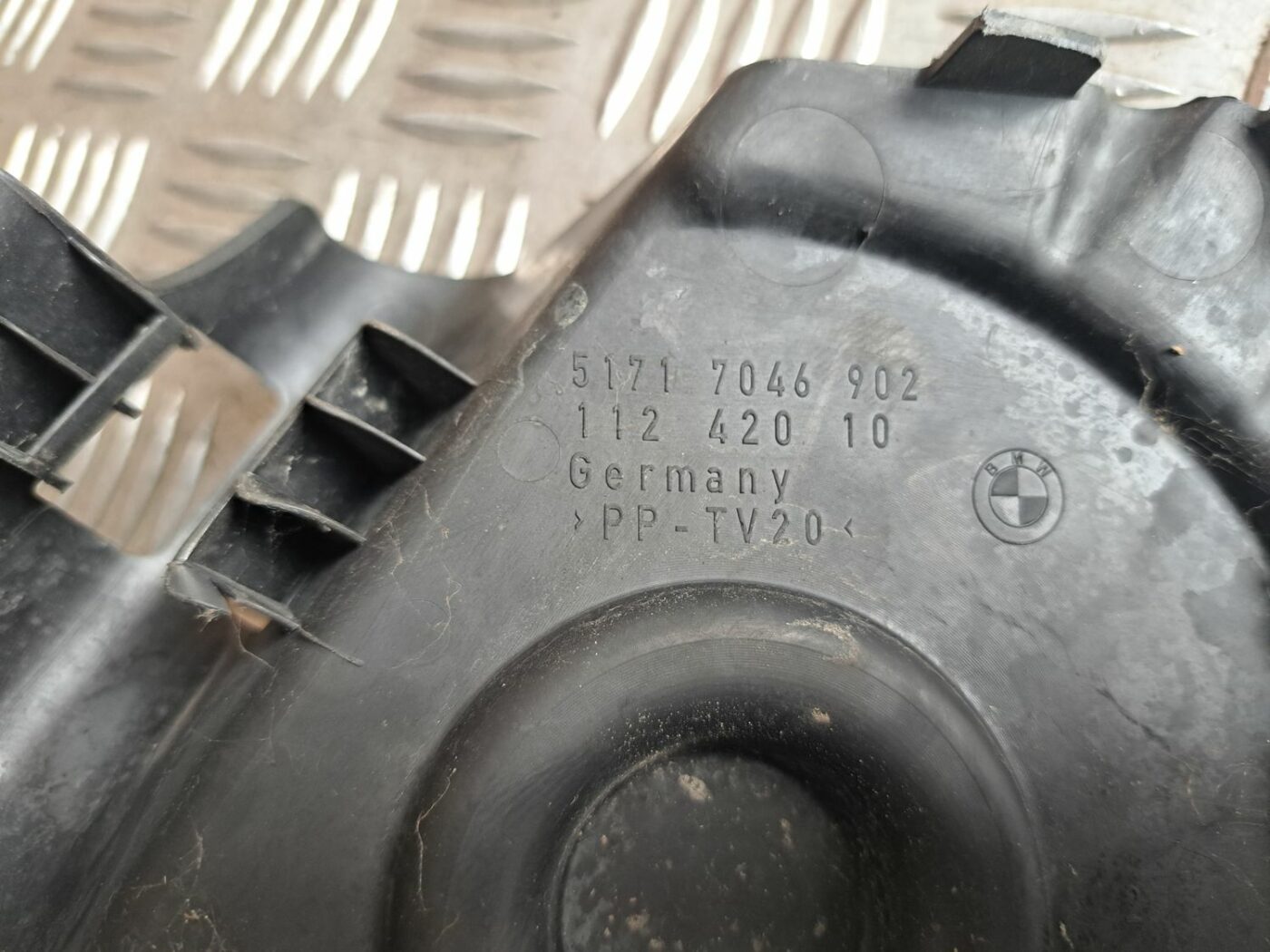 Zobsīksnas aizsargs priekš BMW 525 E60 2004 BLACK