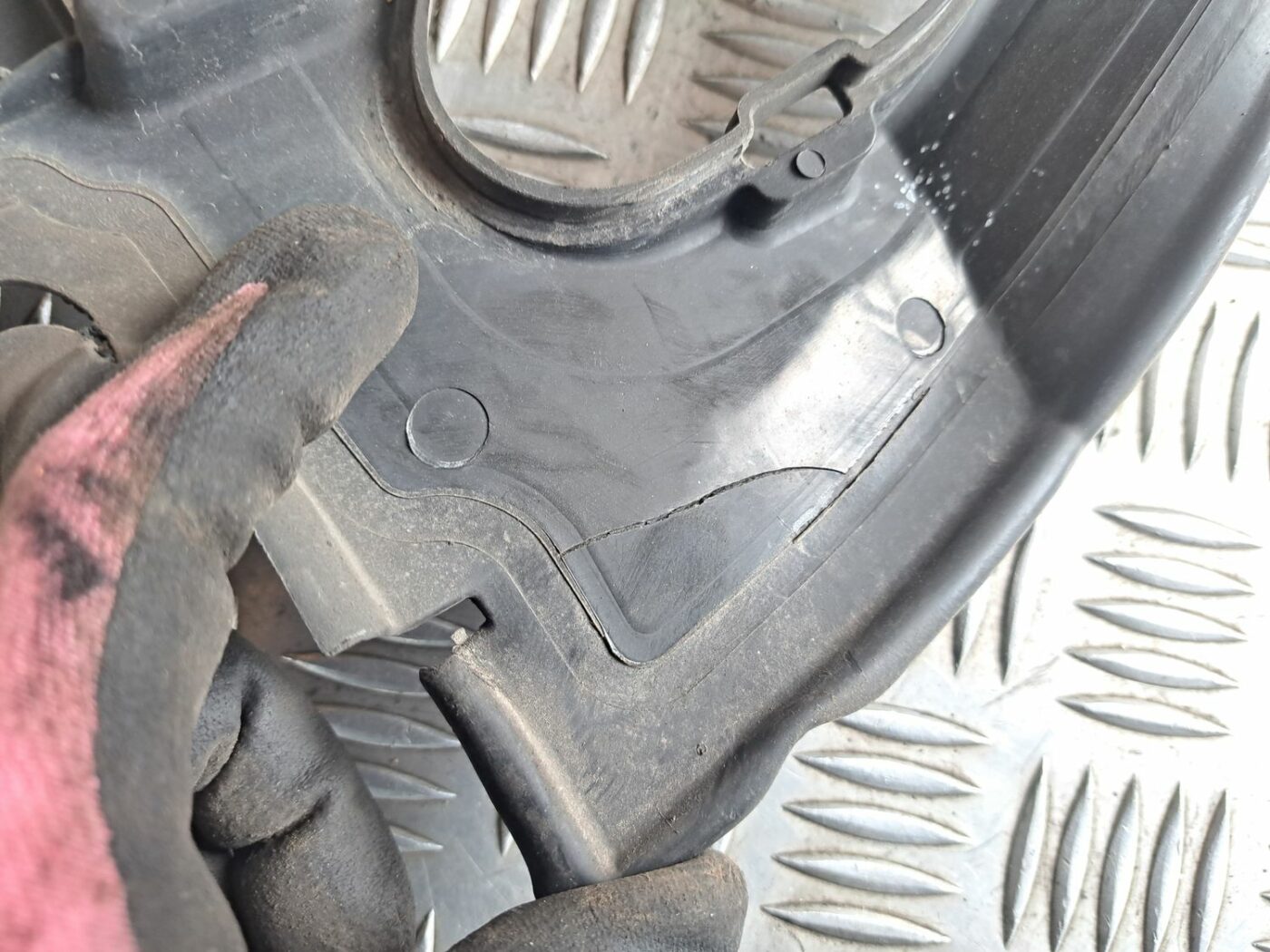 Ieplūdes gaisa deflektors, pa labi priekš BMW 525 E60 2004 BLACK 6 Ieplūdes gaisa deflektors, pa labi priekš BMW 525 E60 2004 BLACK