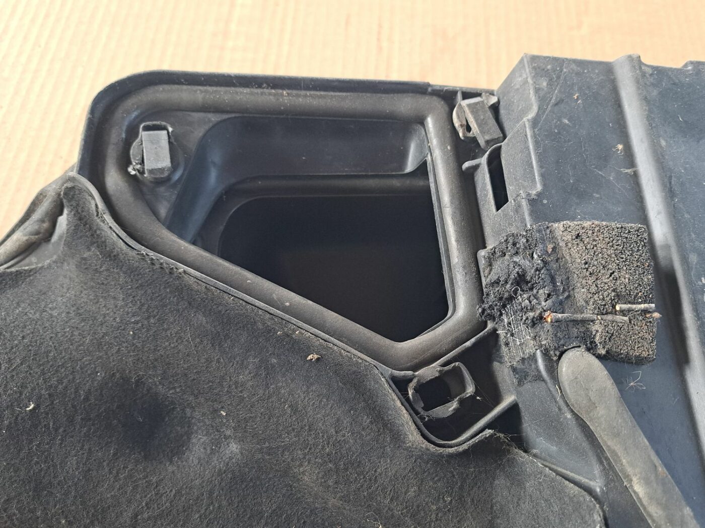 Salona gaisa filtra korpuss priekš BMW 525 E60 2004 BLACK