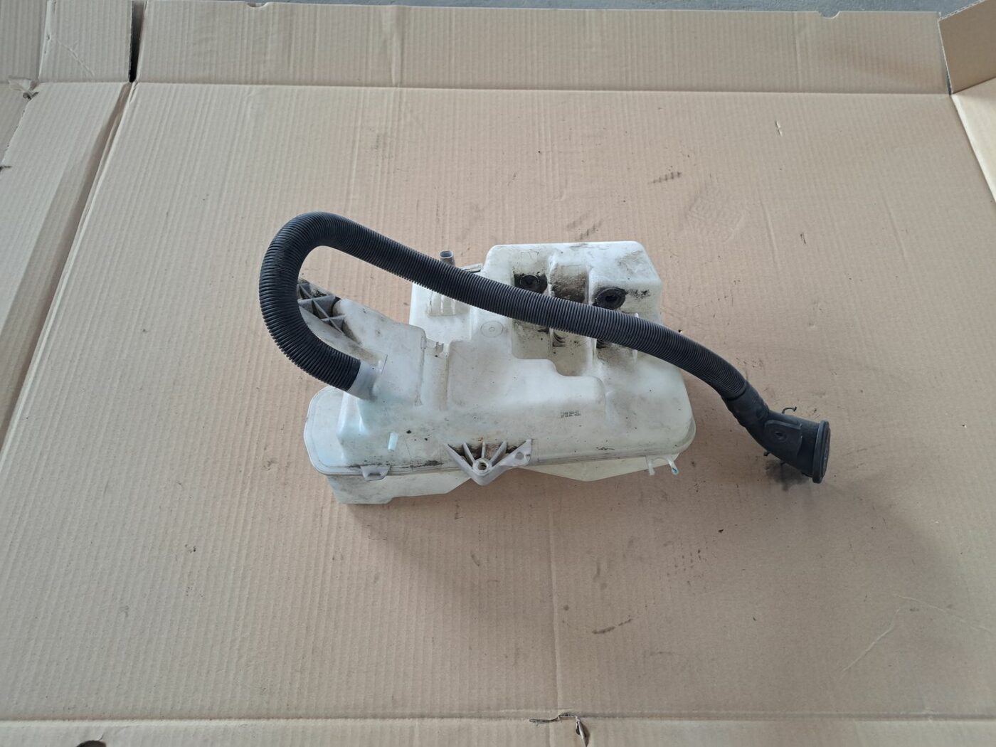 Mazgātāja šķidruma tvertne priekš BMW 525 E60 2004 BLACK