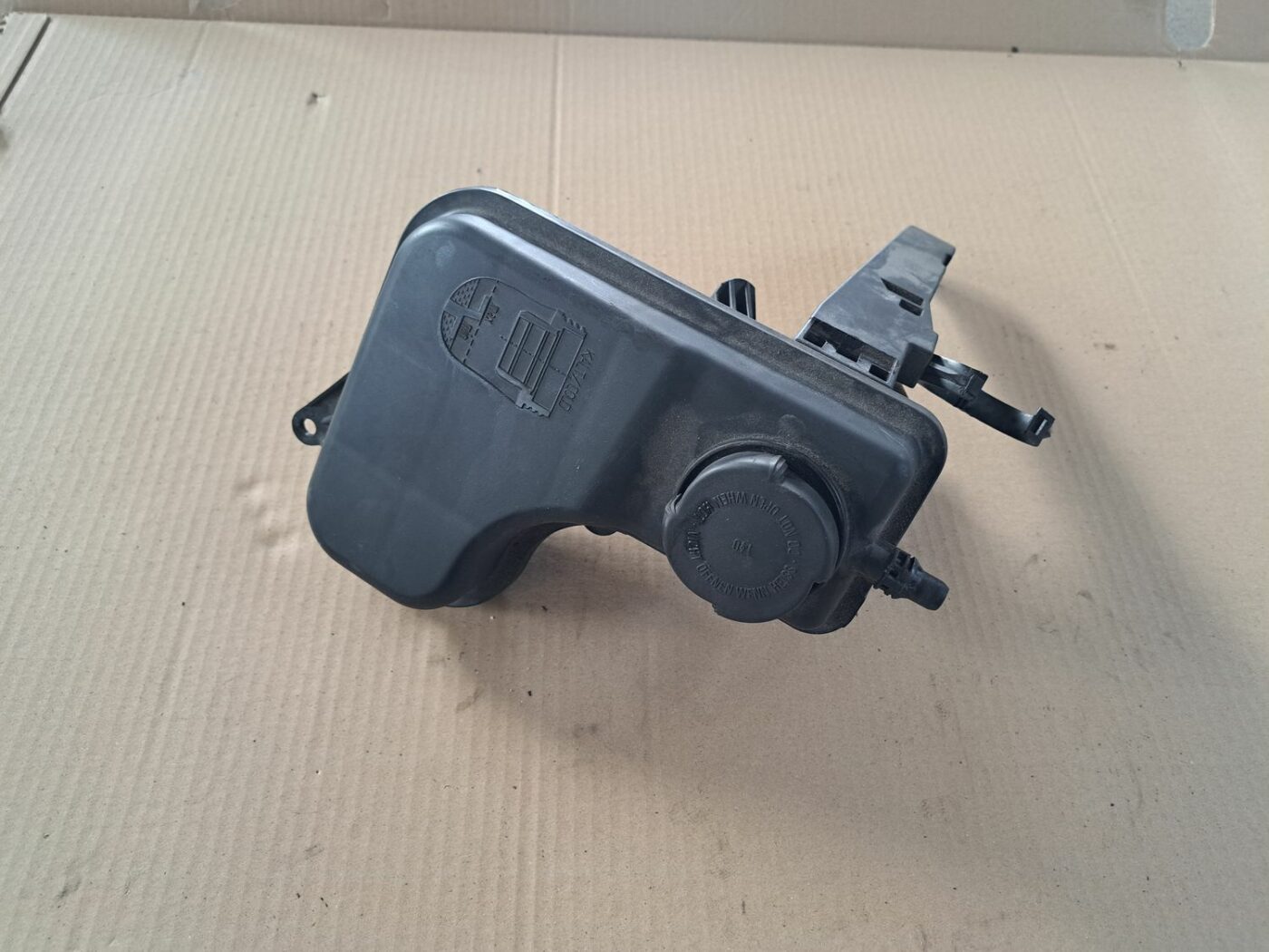 Dzesēšanas šķidruma tvertne priekš BMW 525 E60 2004 BLACK 1 Dzesēšanas šķidruma tvertne priekš BMW 525 E60 2004 BLACK